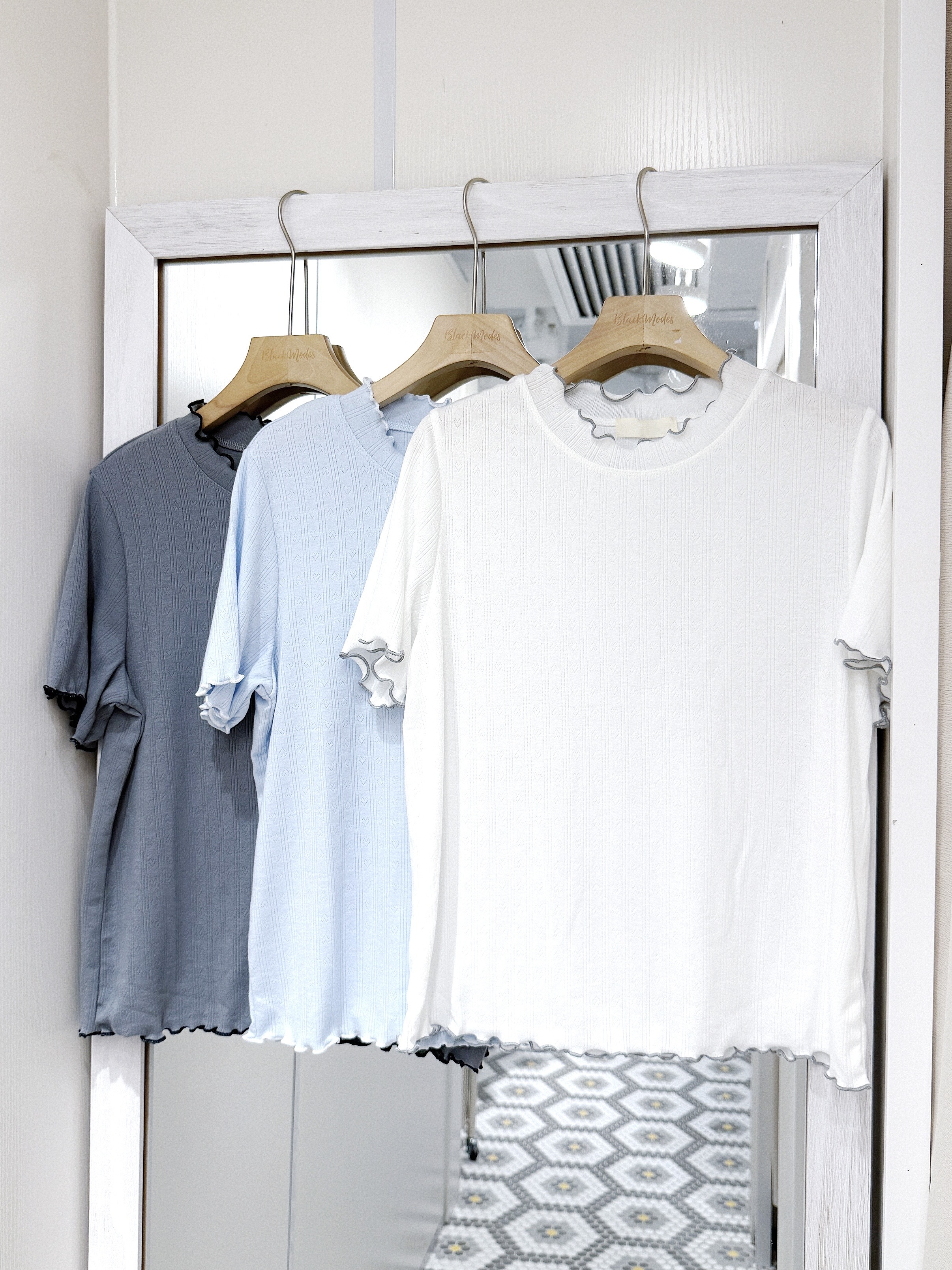 EA1264｜軟感₊˚⊹♡ 心心暗通花木耳邊短袖上衣