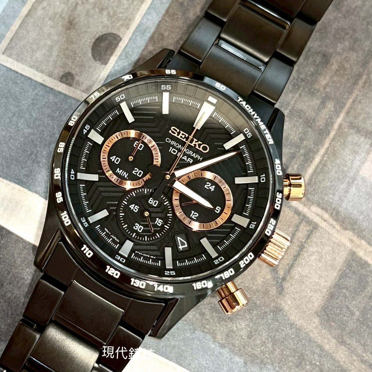 【SEIKO精工 】極速三眼黑綱計時腕錶 8T63-00Y0U 43mm 現代鐘錶