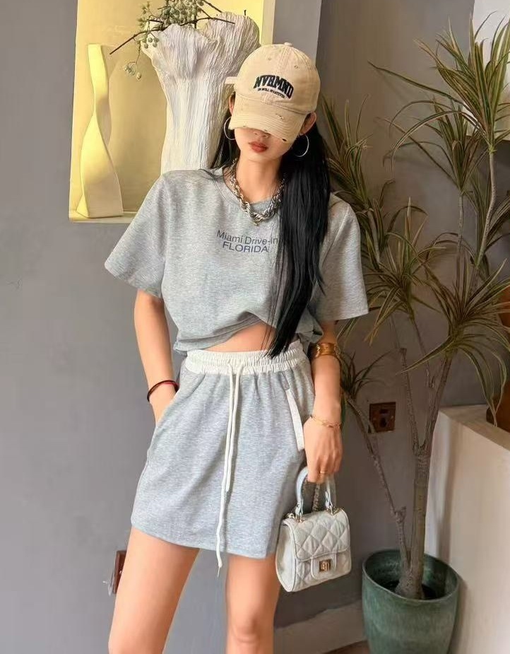 收腰英文棉質衣+撞色褲裙