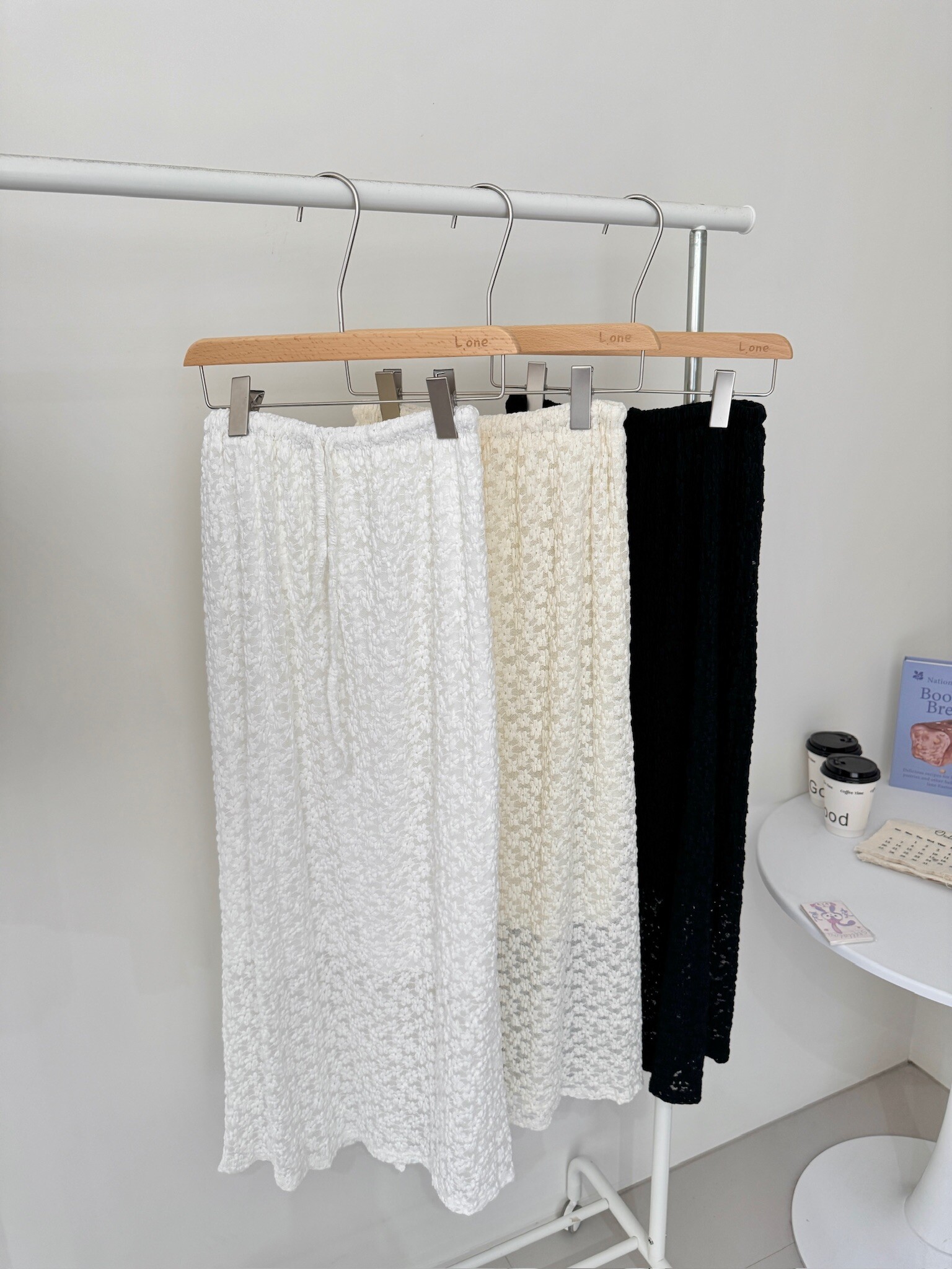 蕾絲抽繩雕花長裙