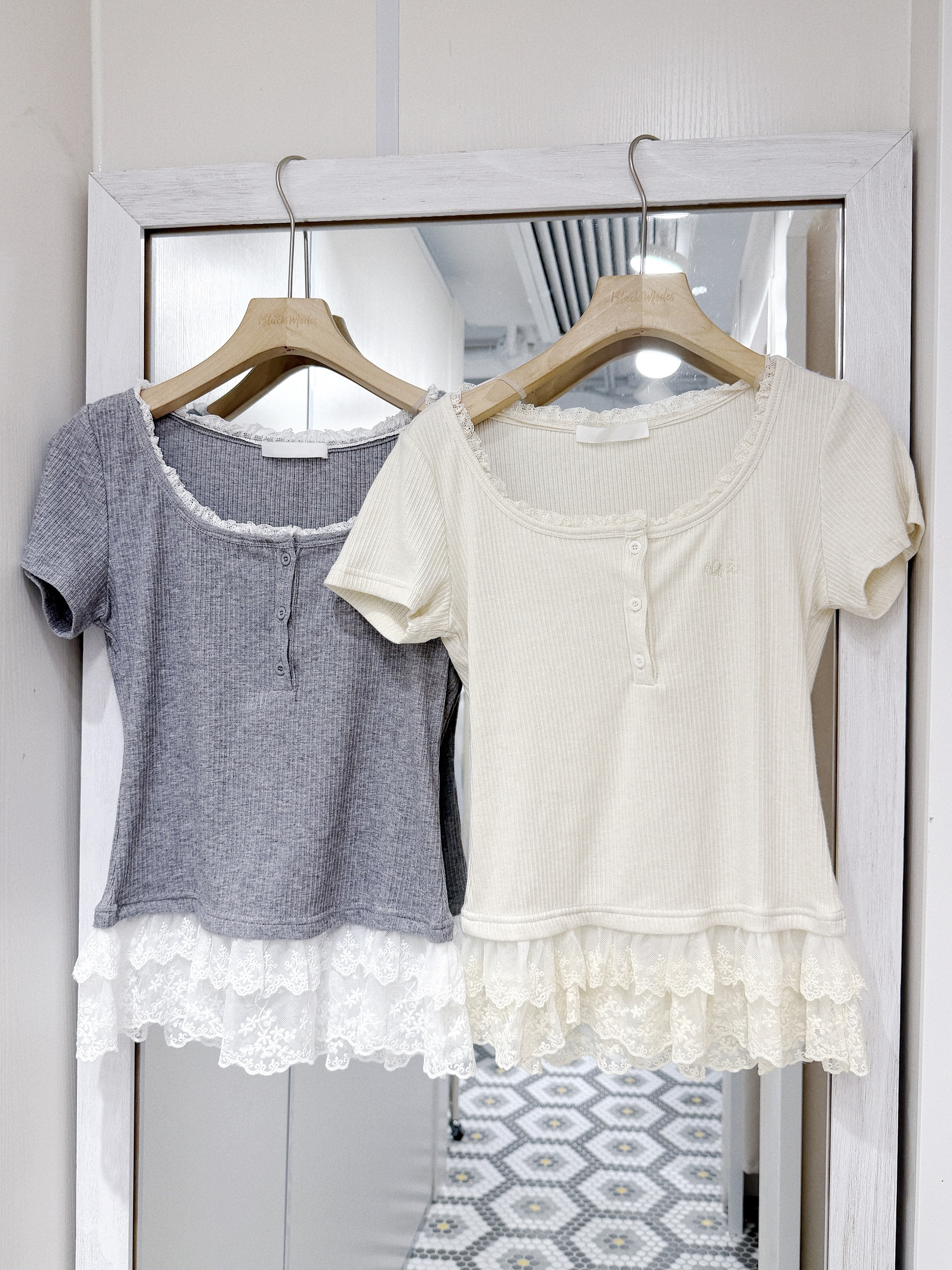 T1398｜約會U領蕾絲層次短袖上衣🧁⊹˚₊