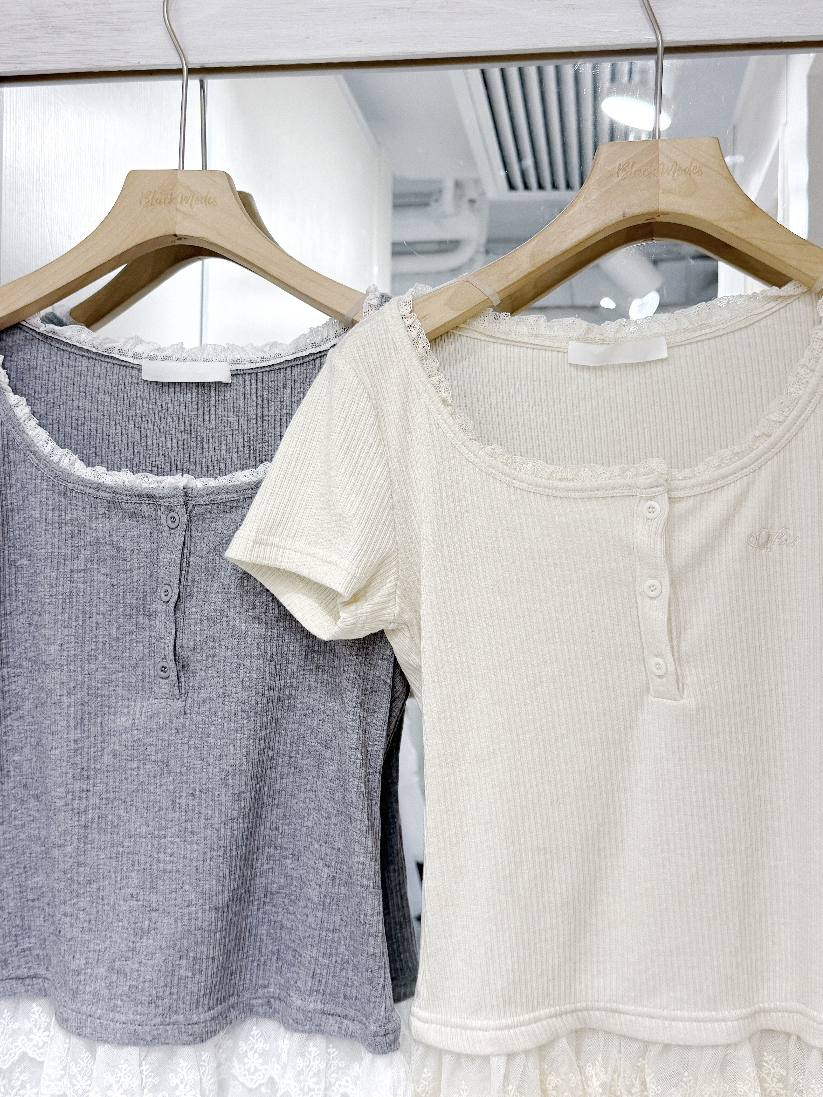 T1398｜約會U領蕾絲層次短袖上衣🧁⊹˚₊