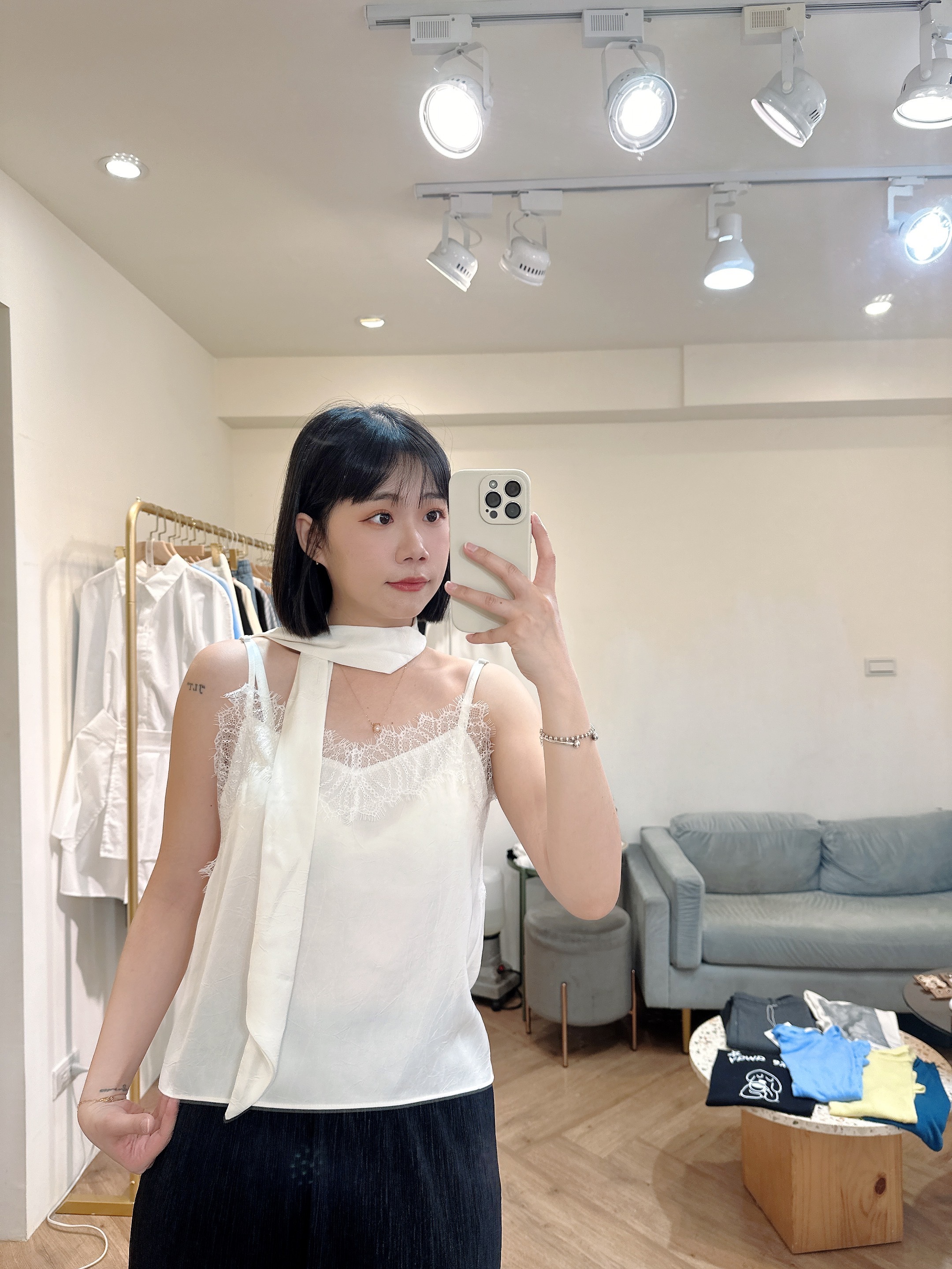 附綁帶蕾絲背心