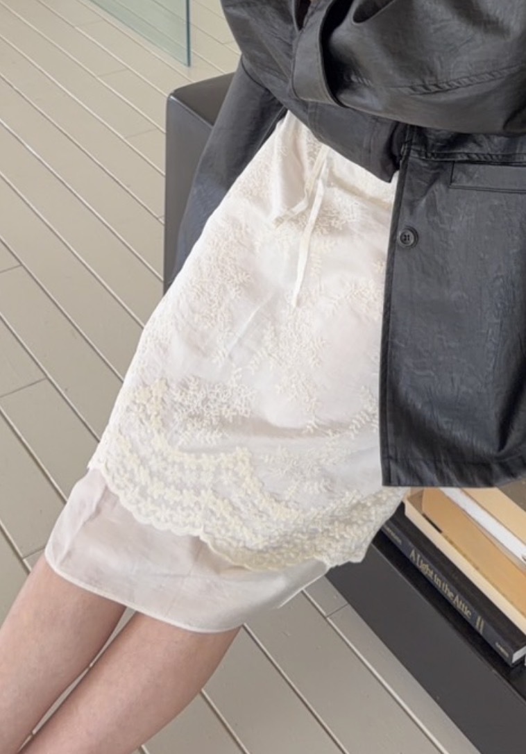 A82/蕾絲雕花雙層中長裙