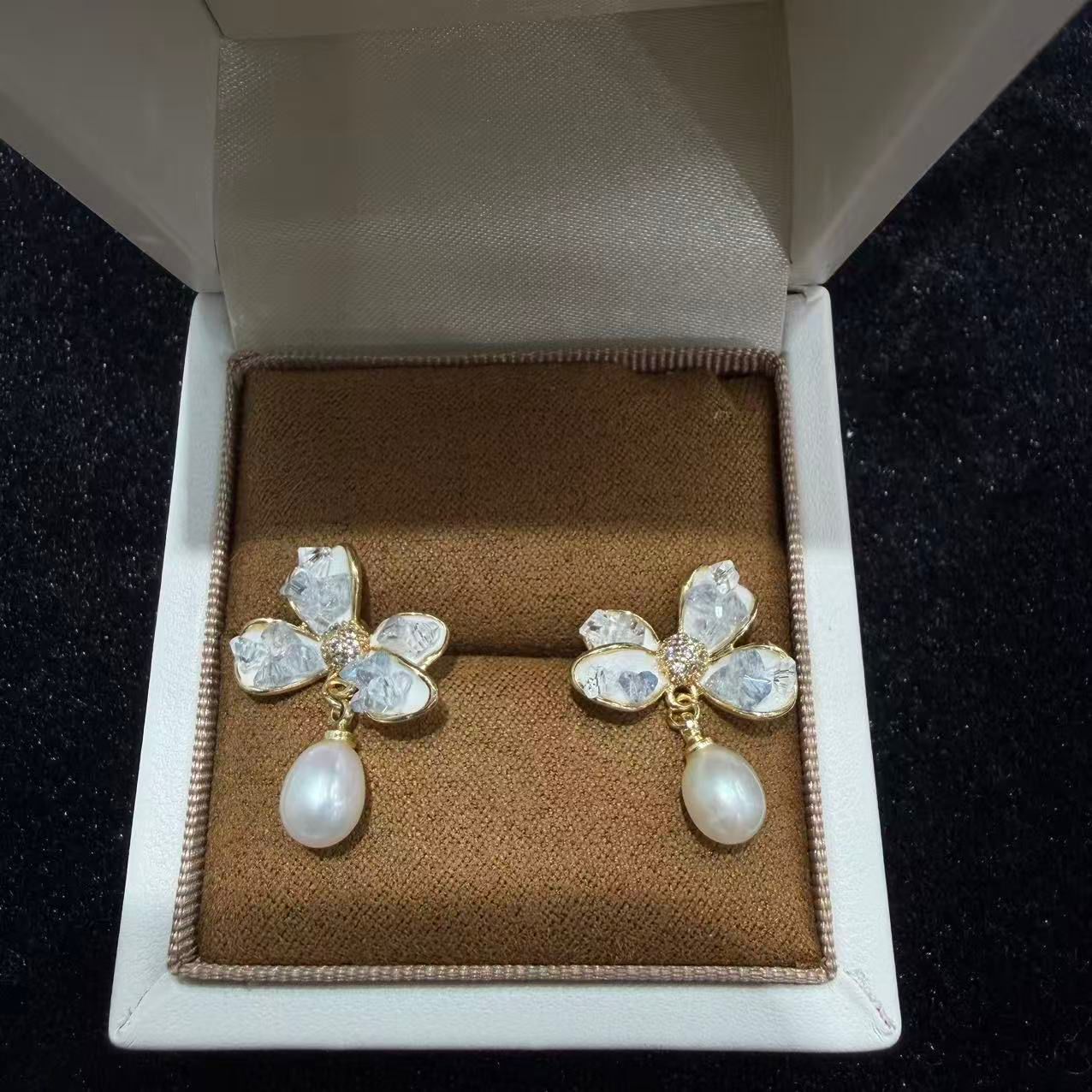 HKAG0412-014 蝴蝶花耳環 (A14)