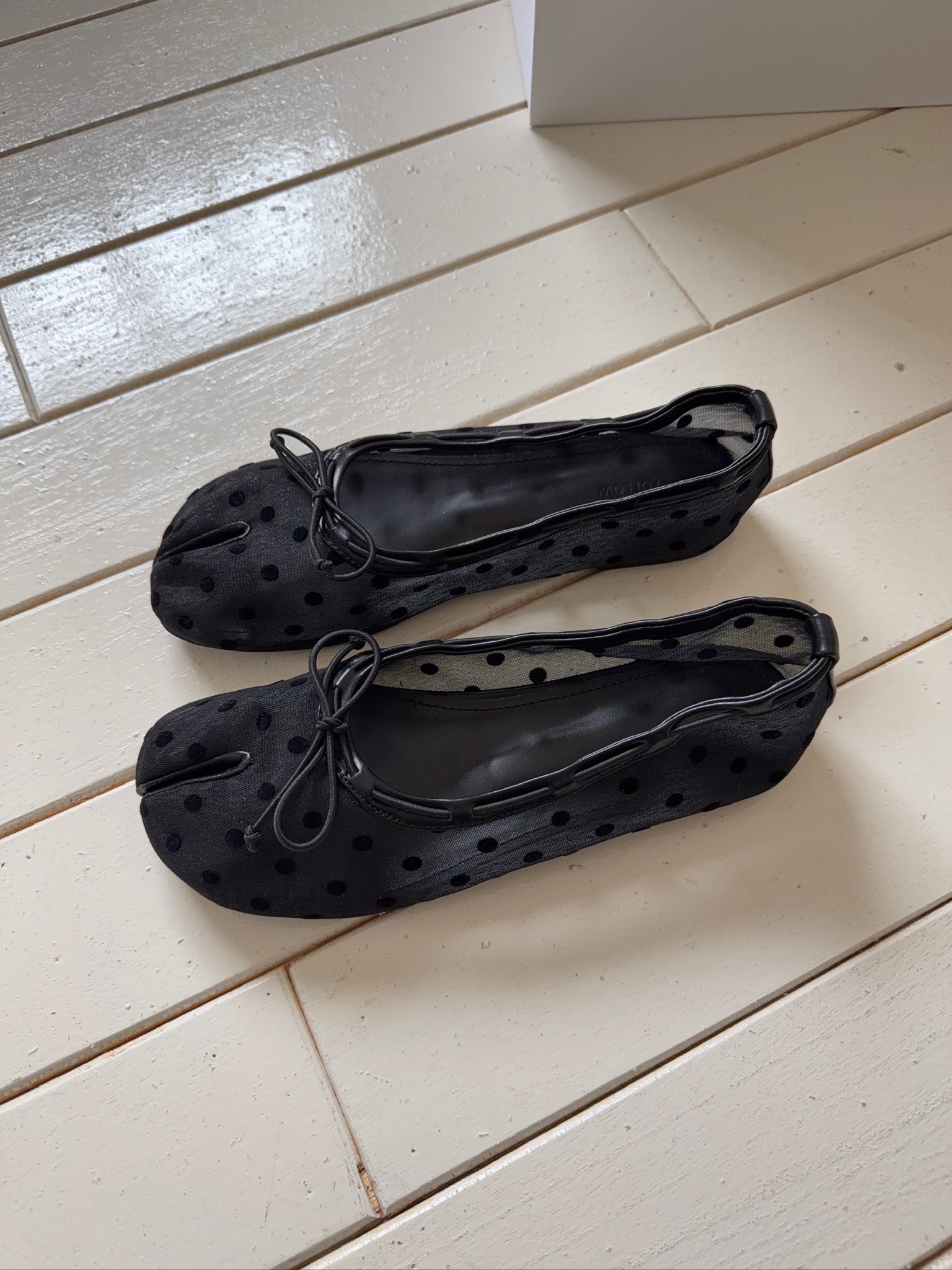 A42/波點新世界透膚平底分趾鞋