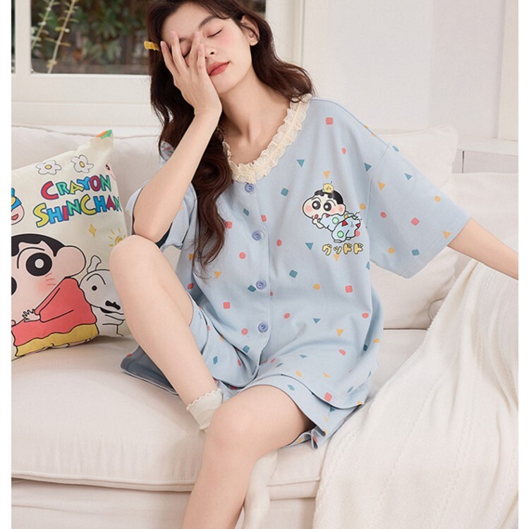 【蠟筆小新】溫柔系蕾絲 V 領開襟短袖睡衣套裝（兩件式）
