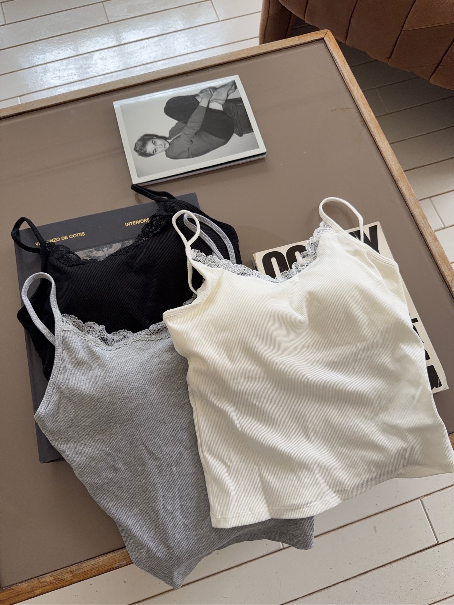 A78/領口滾邊蕾絲坑條細肩bra top