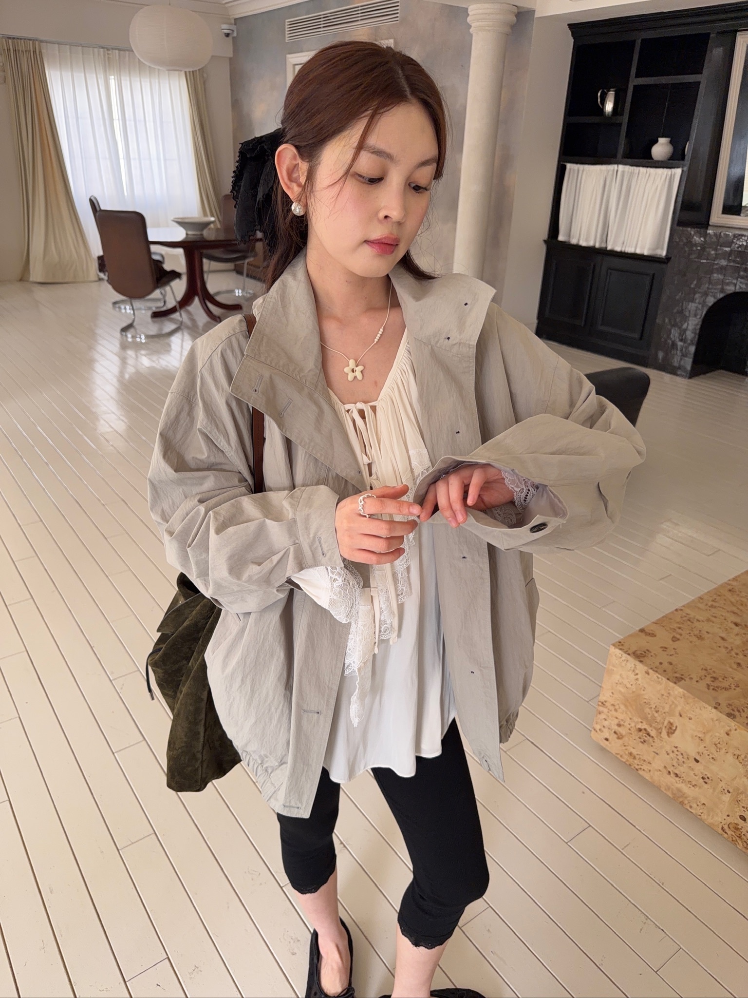 A62/衣襬鬆緊為立領夾克