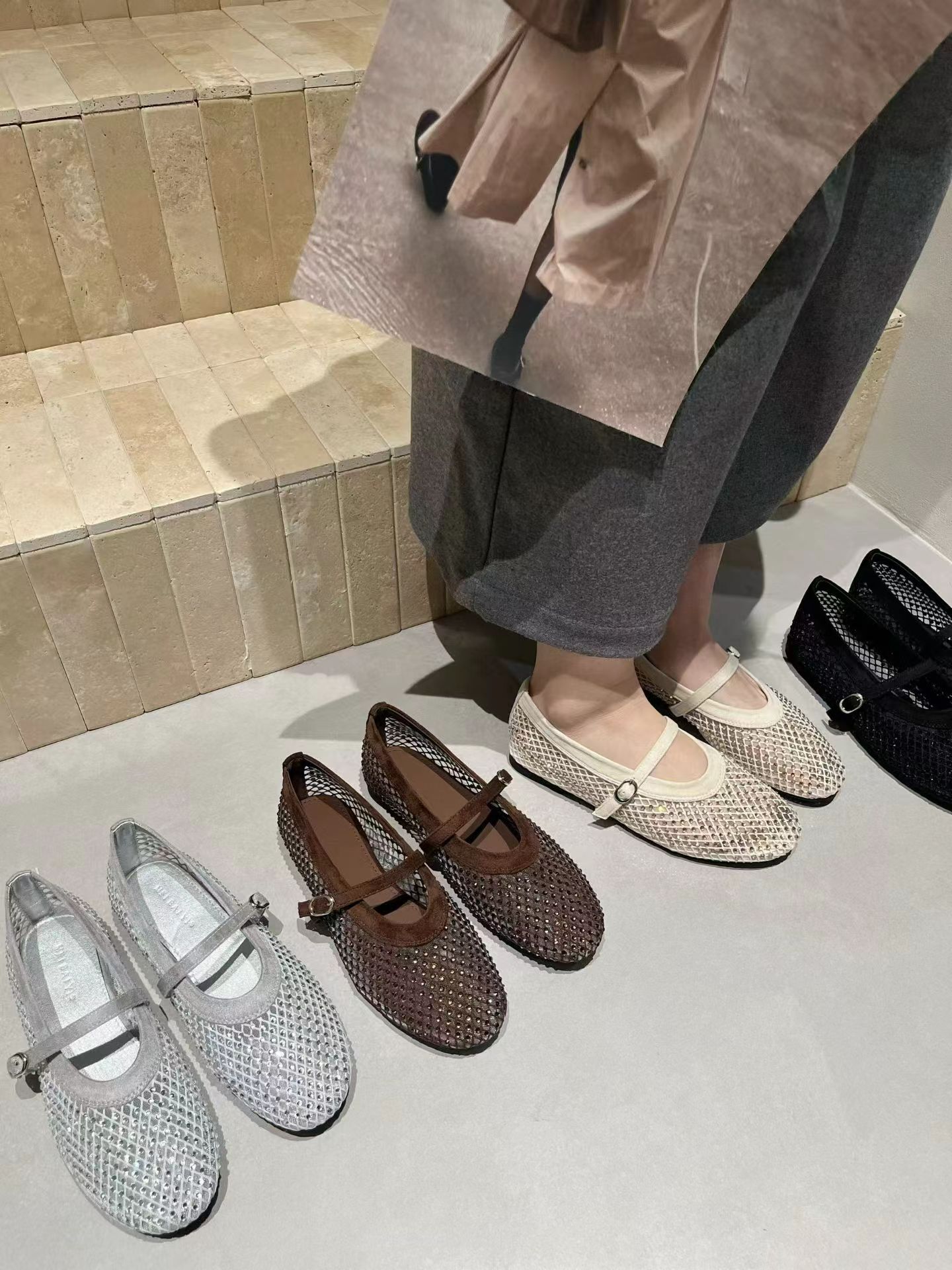 IU18-編織感亮鑽平底鞋