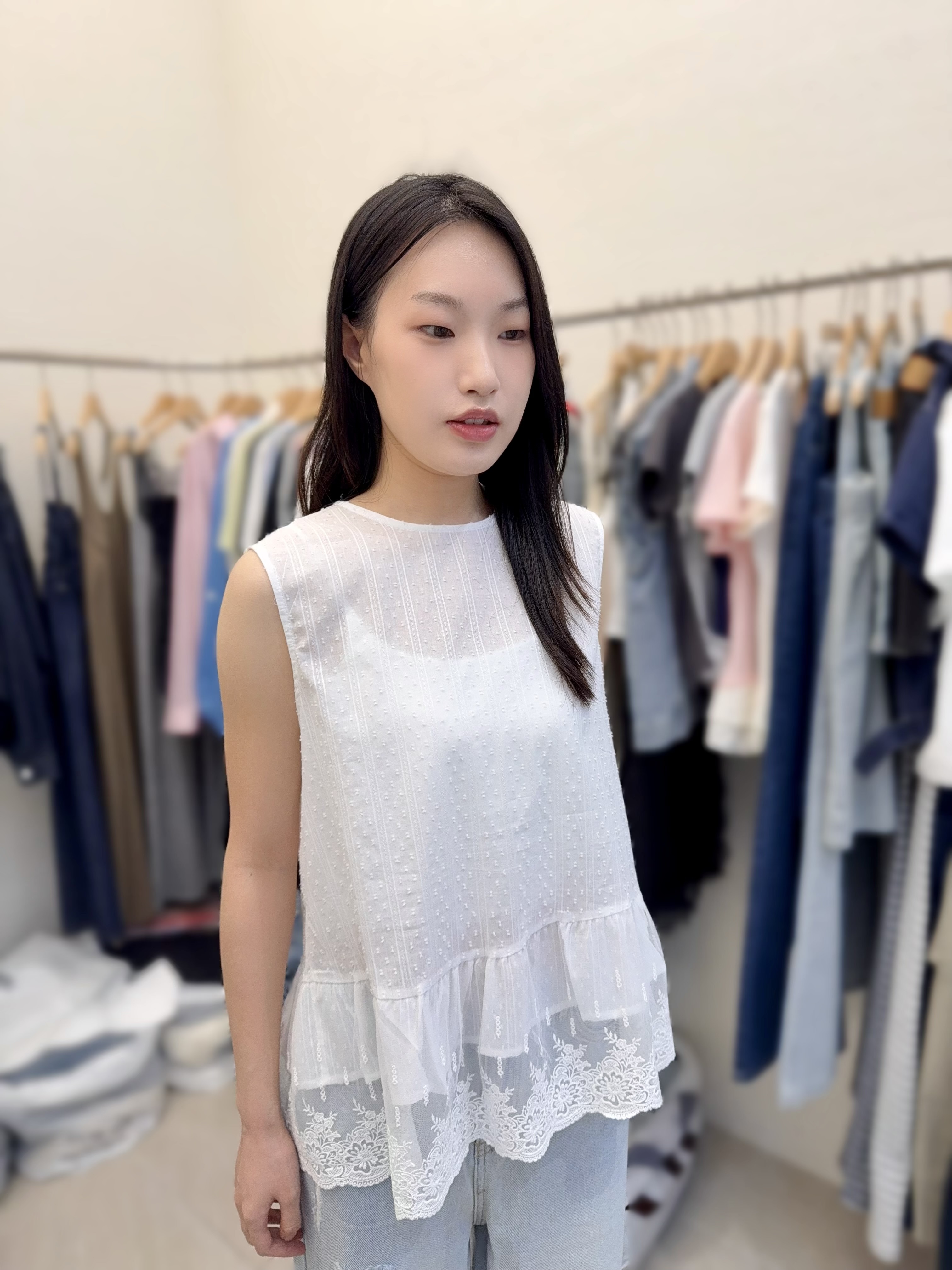 KT11   背心 LACE  胸  42  長 26    $389 (一口價)