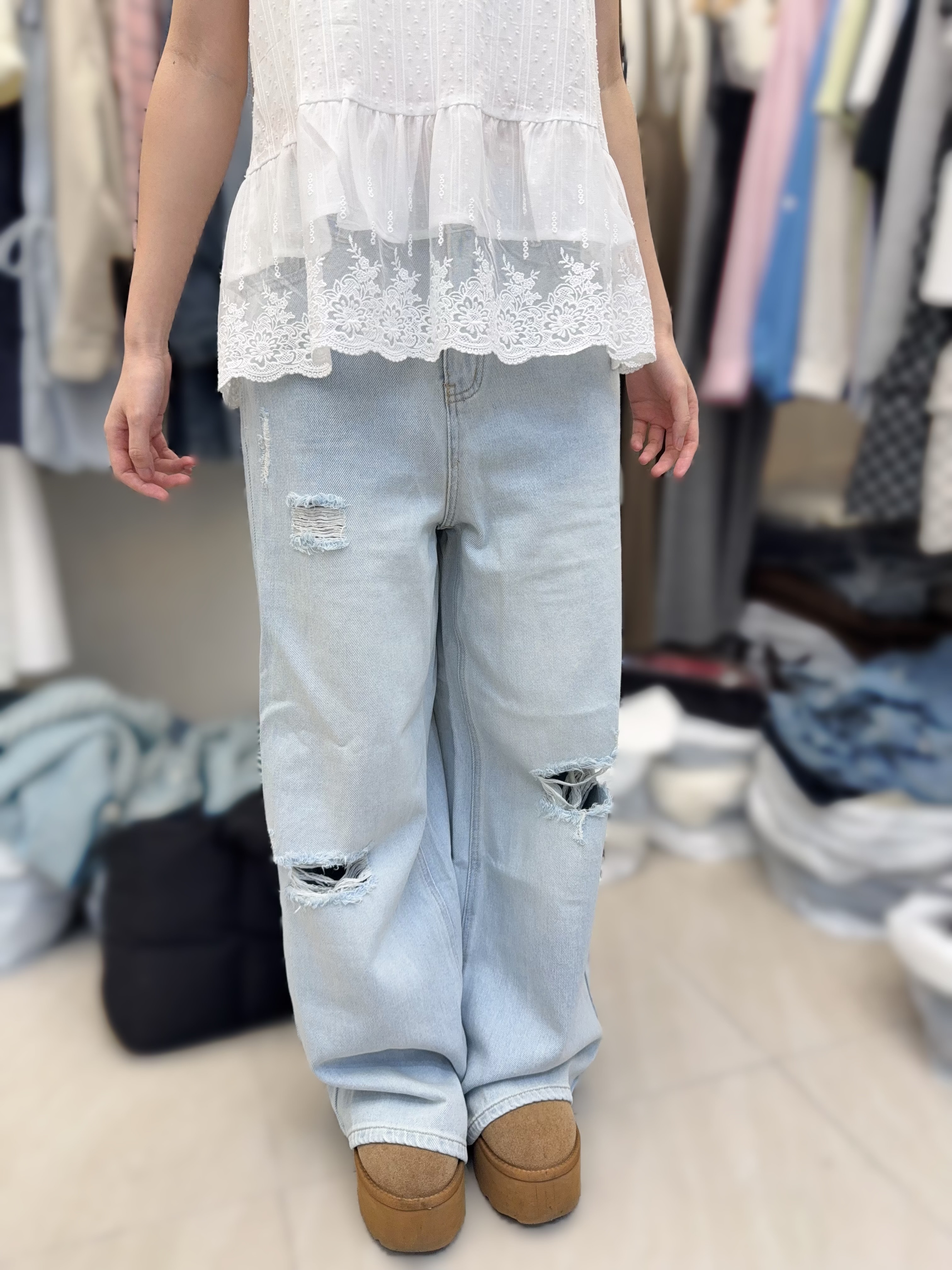 KT19   韓國爛牛仔褲  S:腰28   HIP 40  長40    /  M:腰 29    HIP41   長 40   /    L:腰30   HIP42   長40   $479  (一口價)