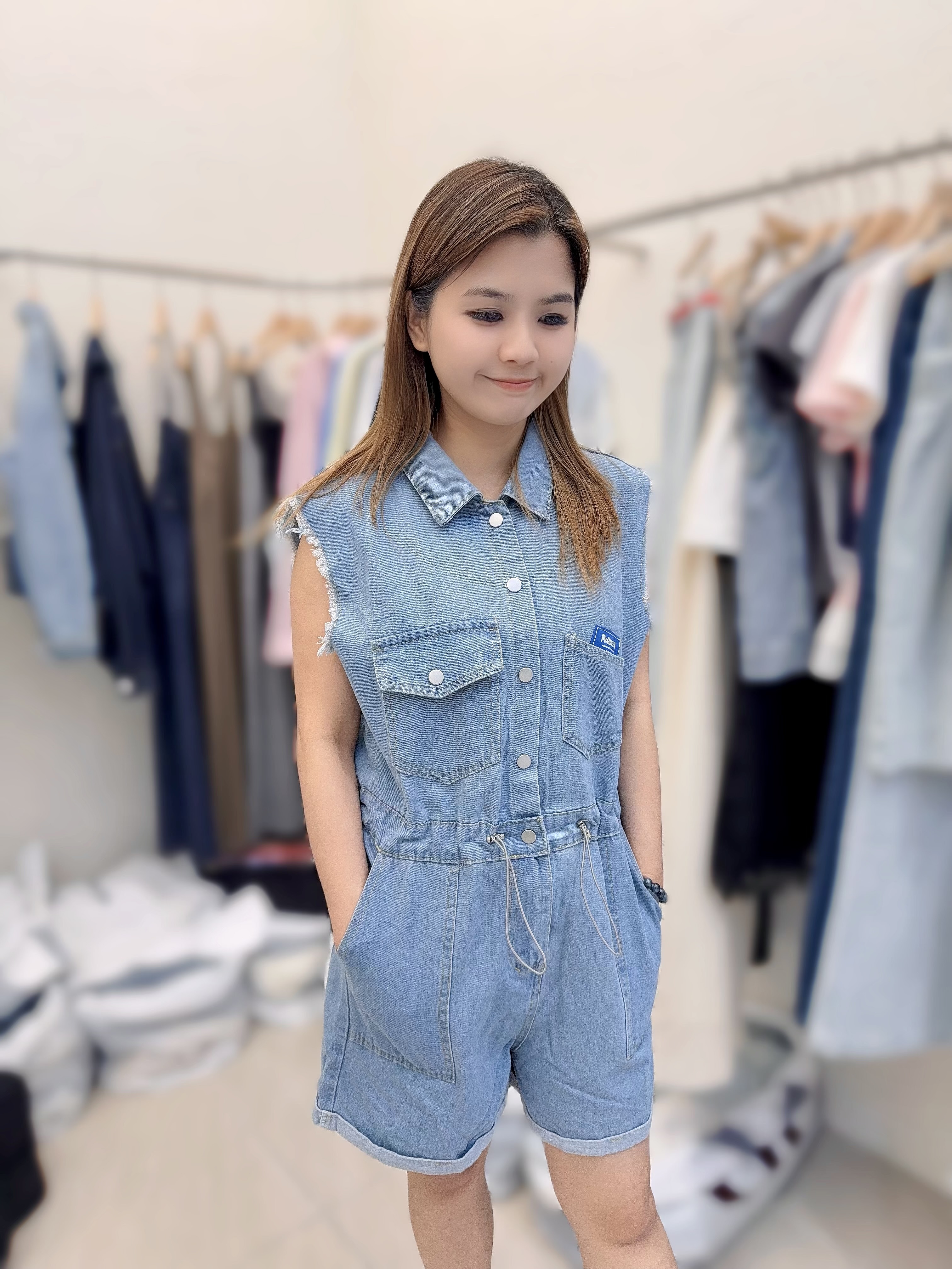 KT01牛仔褲  胸36 -38    腰24- 30  HIP46   長 31.5     $449 (一口價)