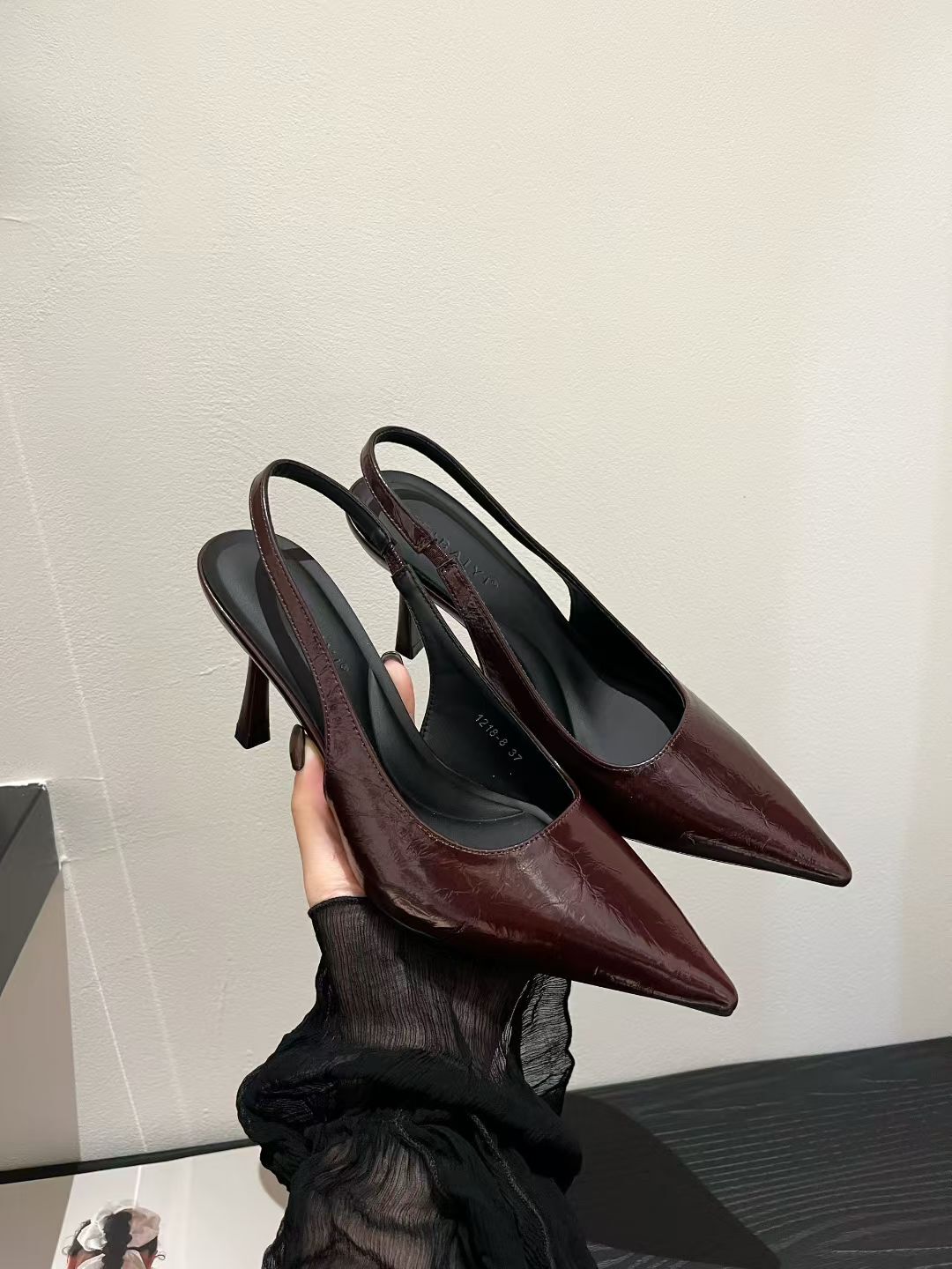 IU16-後細帶尖頭跟鞋