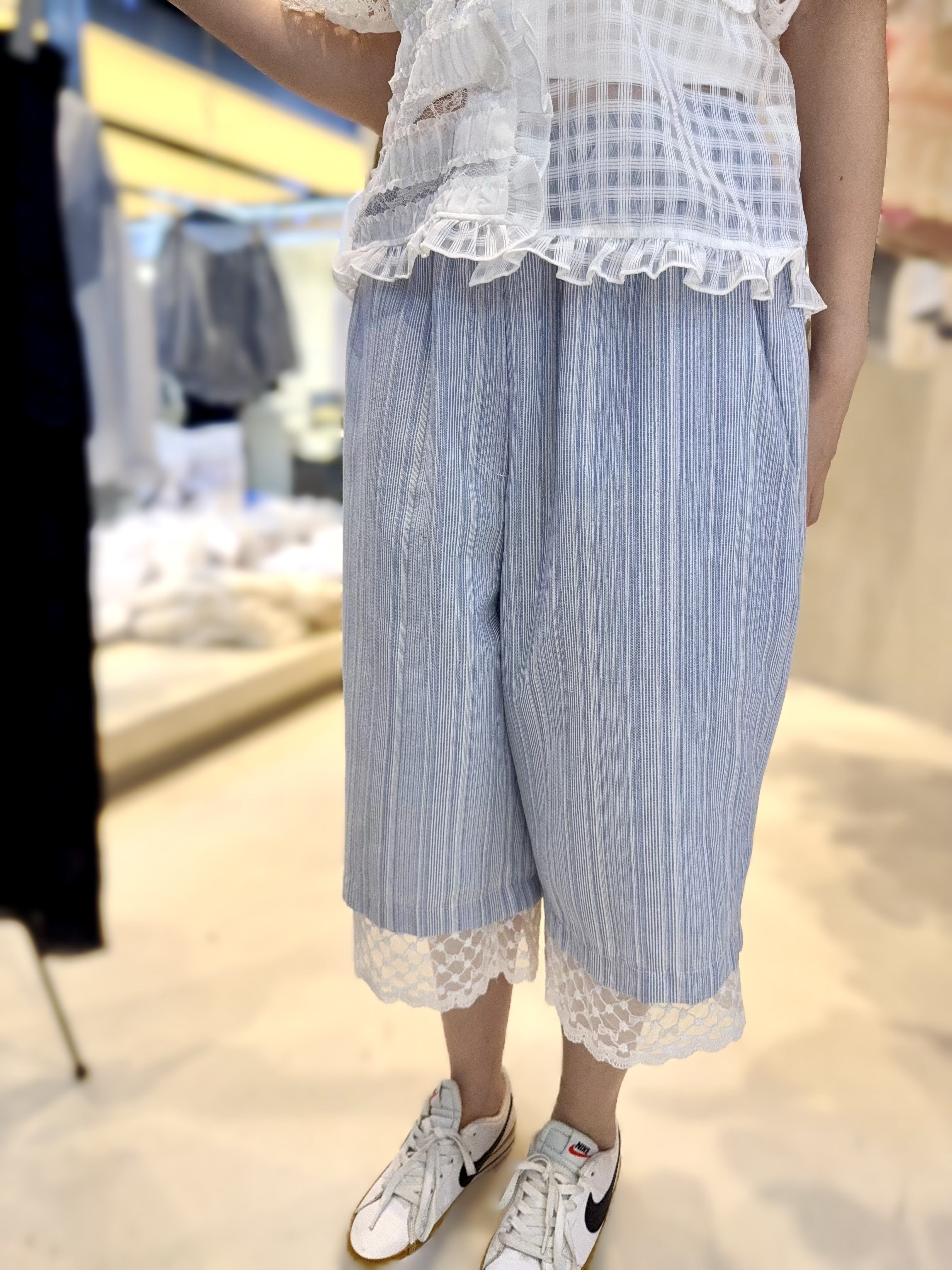 EY03  條子LACE 褲  腰 25-39   HIP44  長 27   $519 (一口價)