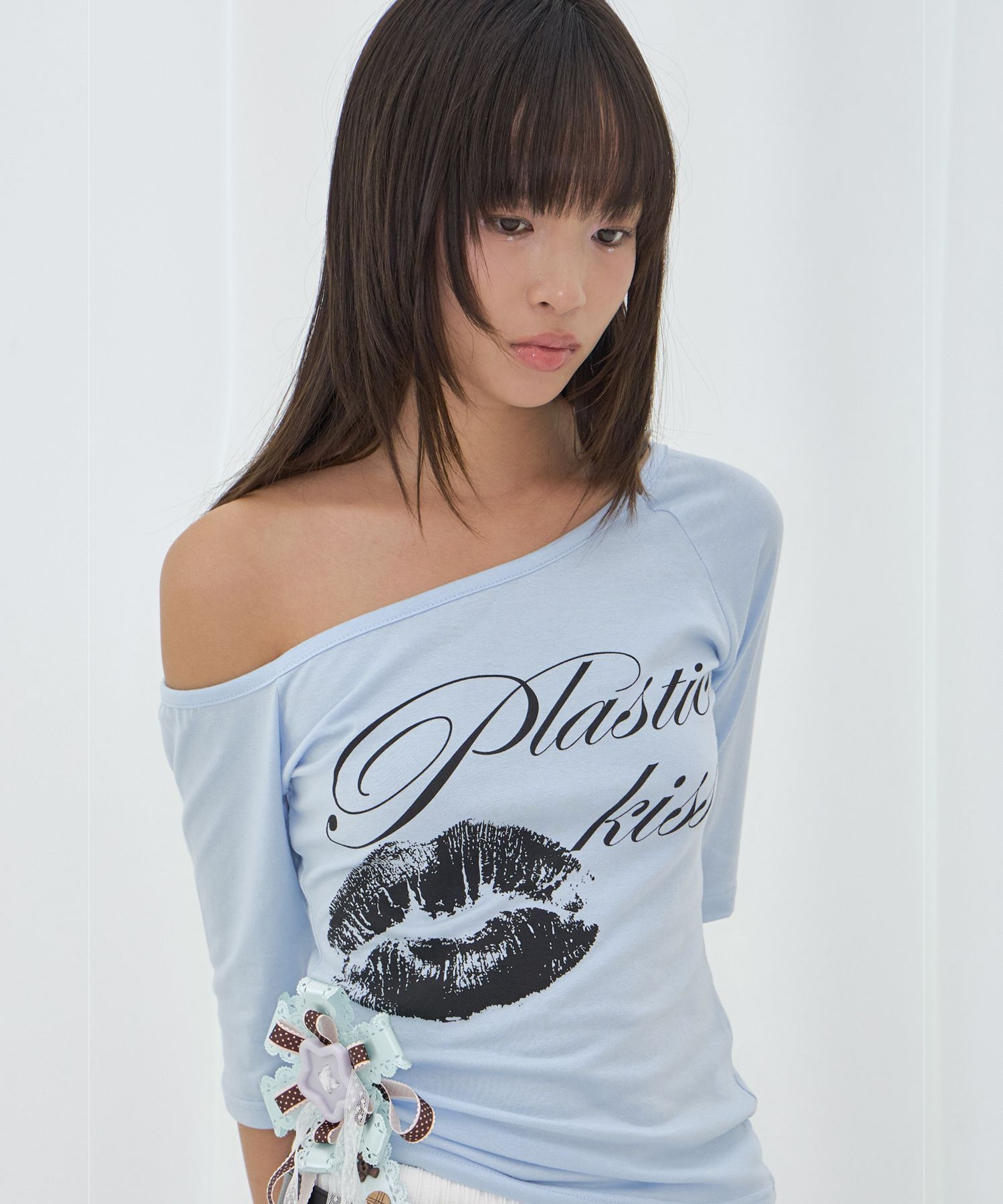 FANCY CLUB Plastic Kiss 單肩上衣 F26QB051SK