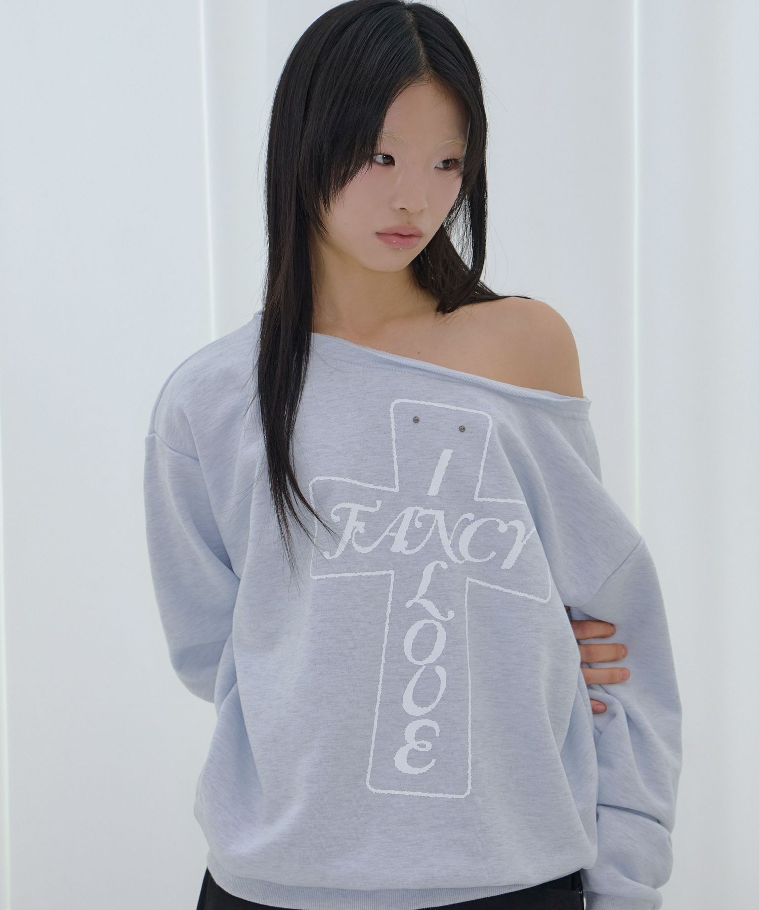 FANCY CLUB 露肩大學T 藍麻花 F26QB040BM