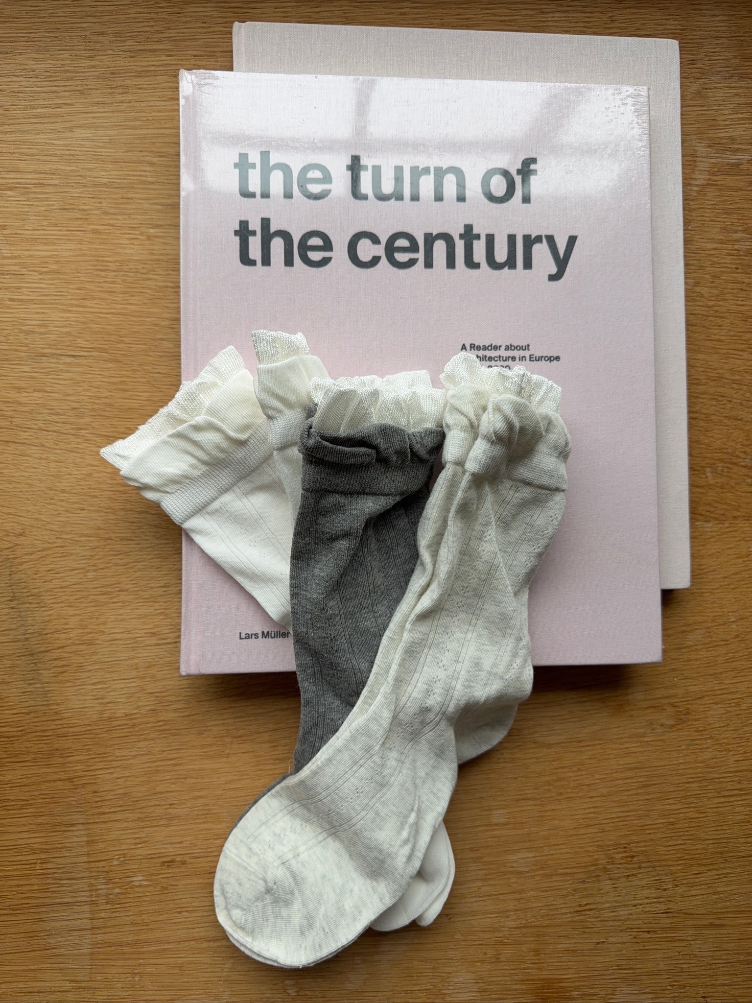 A102/ 雲朵飄飄雙層中筒襪