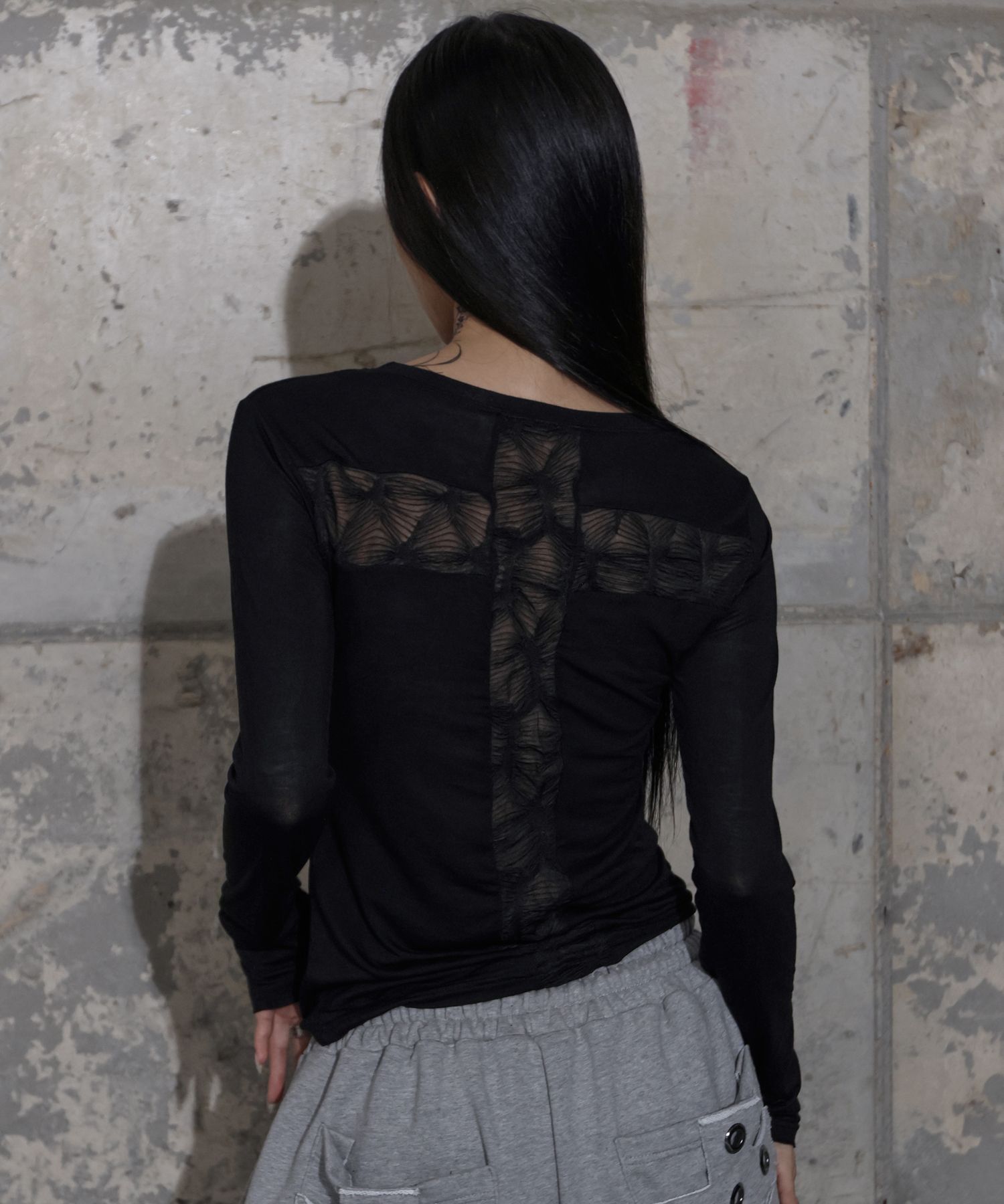 FANCY CLUB 後交叉長袖上衣 F25ZB027BK