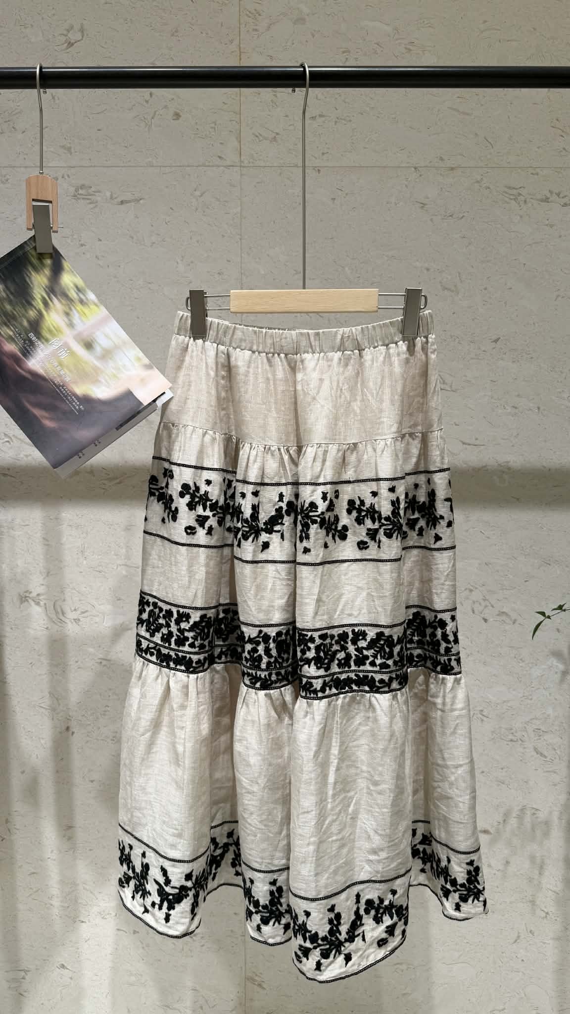閱 杏色千島霧芽刺繡圓裙 F size