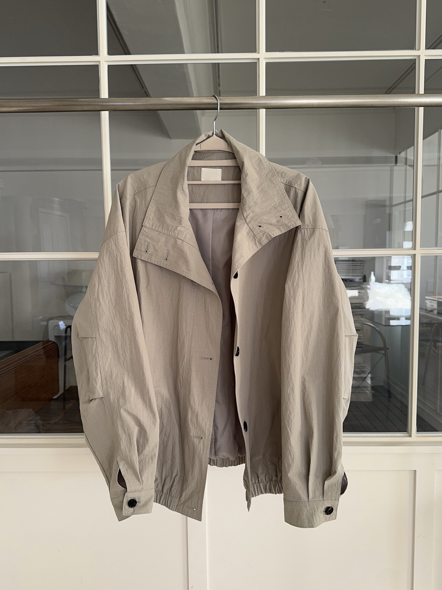 A62/衣襬鬆緊為立領夾克