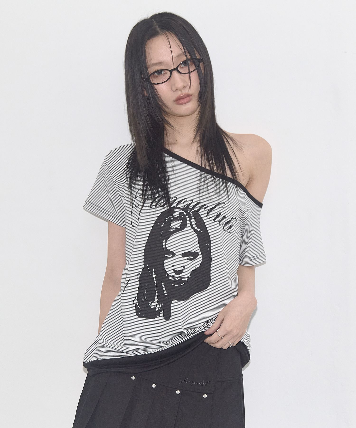 FANCY CLUB 神秘單肩T恤 黑色 F25QB107BK