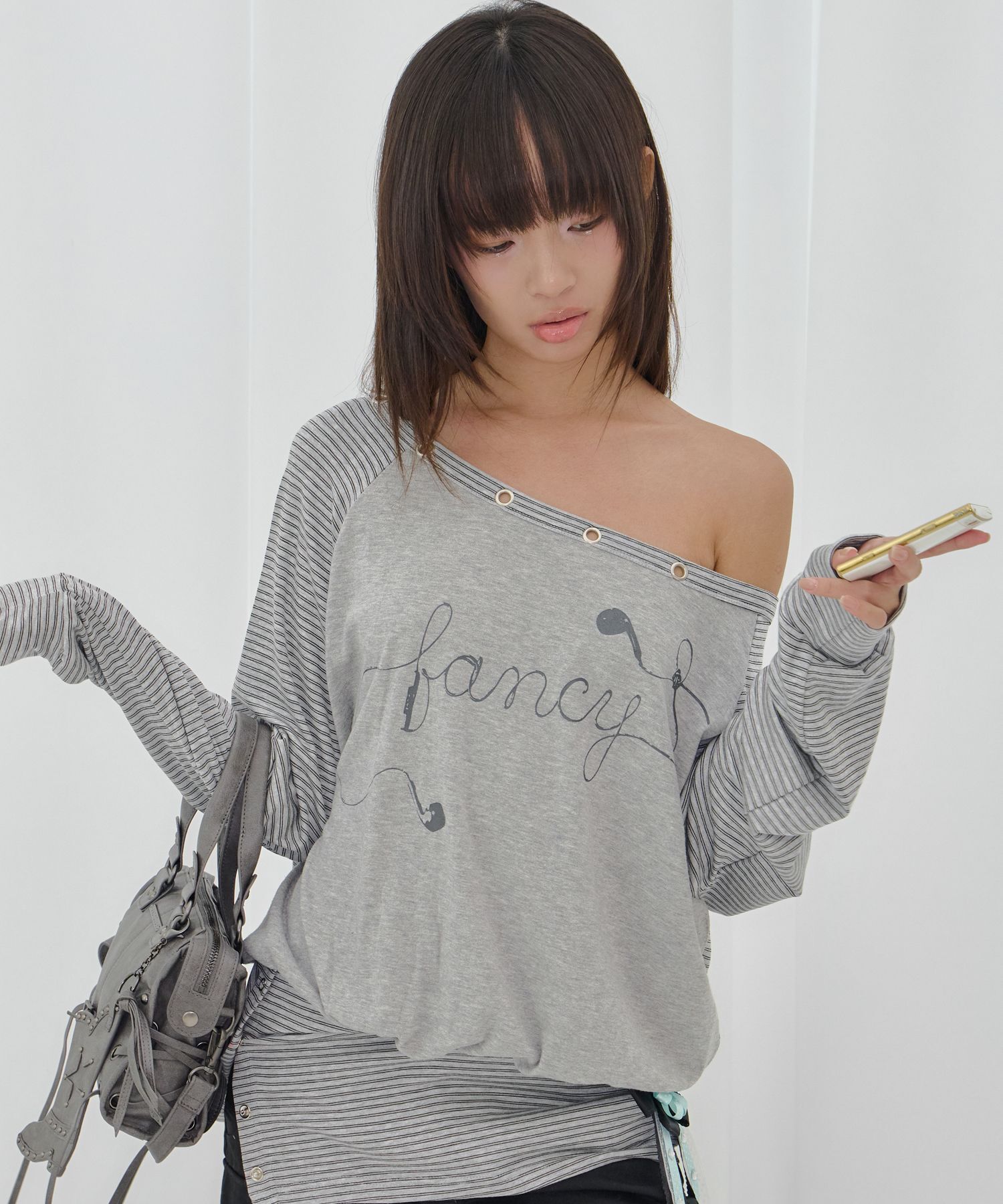 FANCY CLUB 繪紋條紋露肩上衣 F26QB044GR