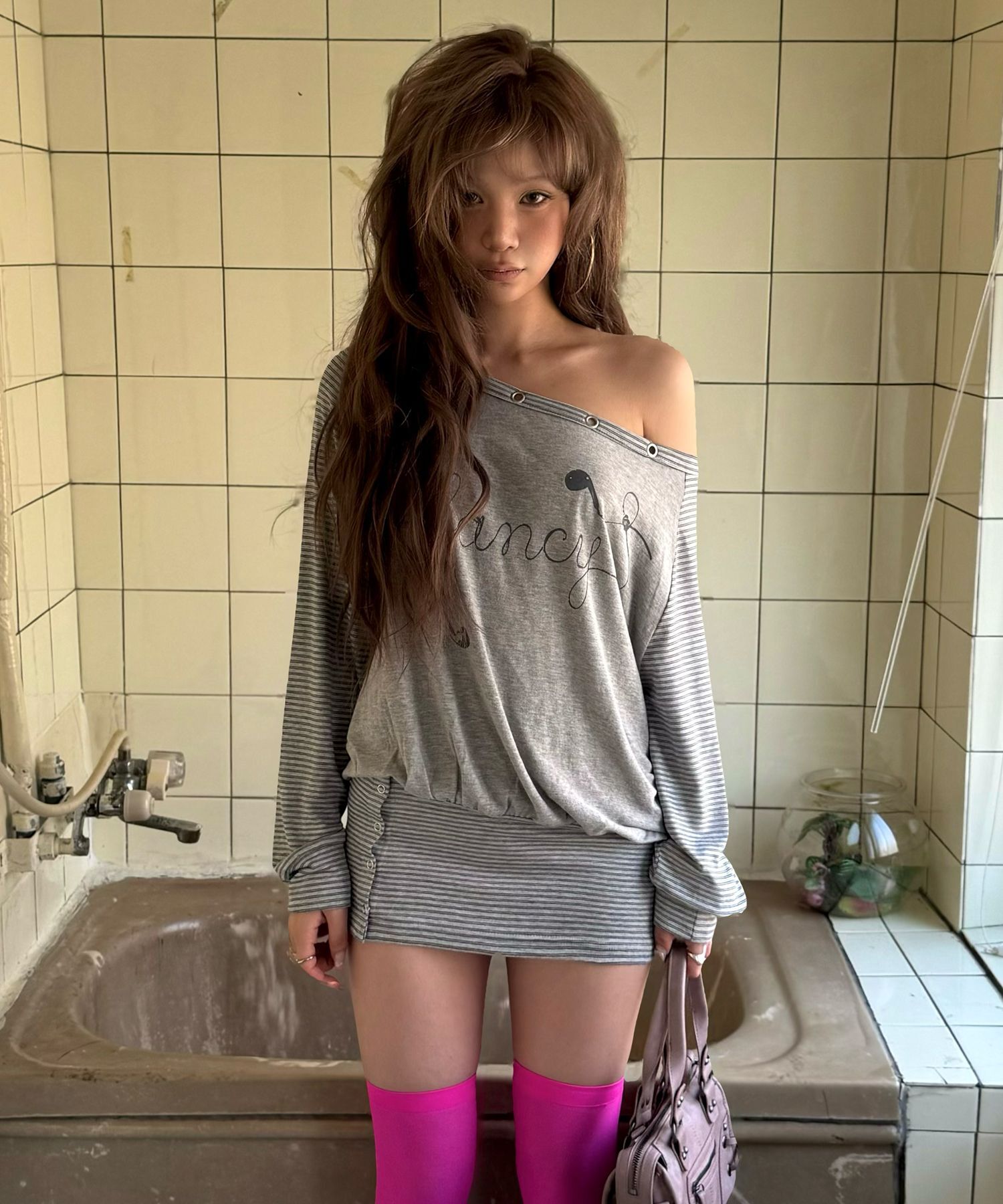 FANCY CLUB 繪紋條紋露肩上衣 F26QB044GR