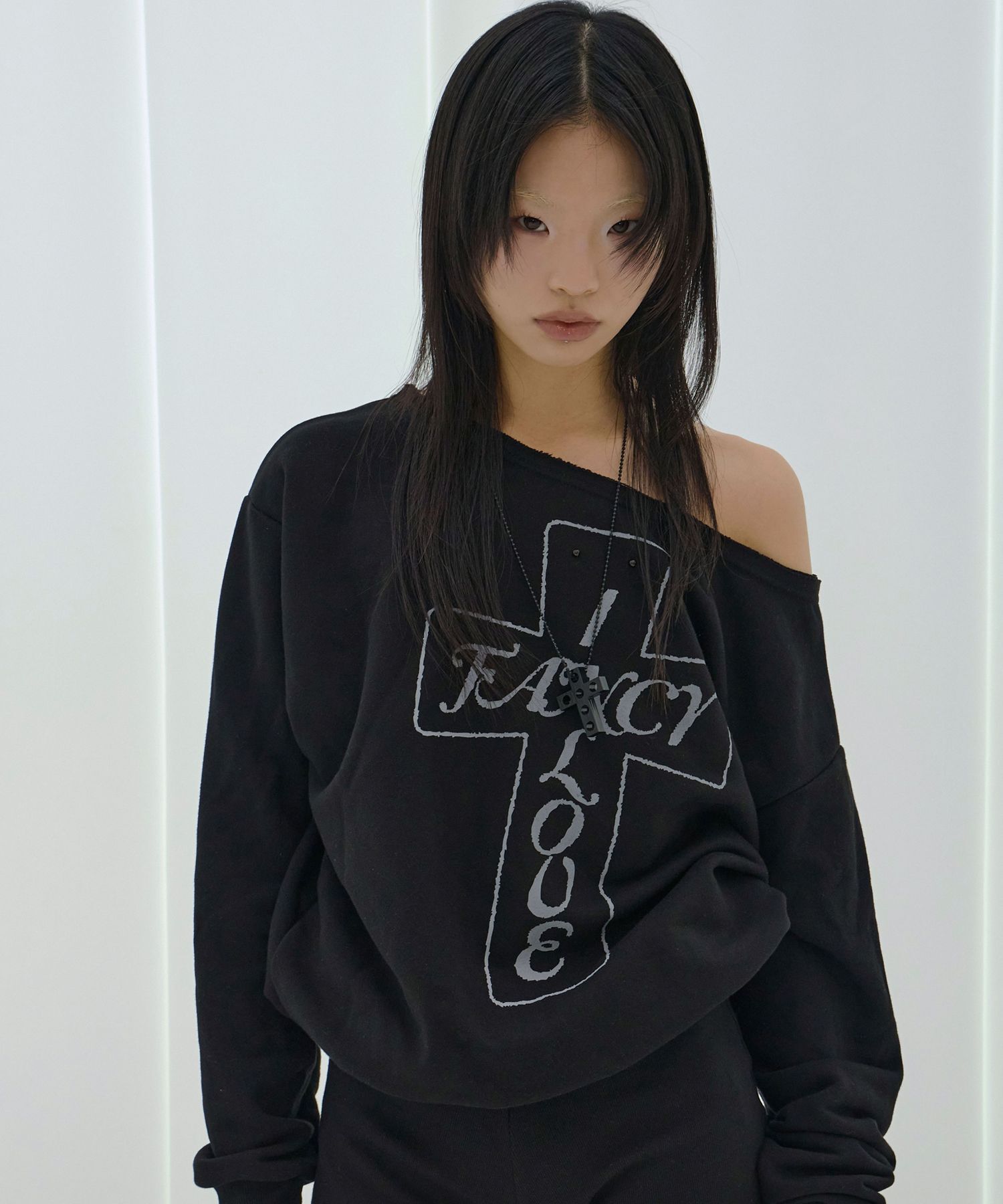 FANCY CLUB Fros 露肩大學T F26QB040BK