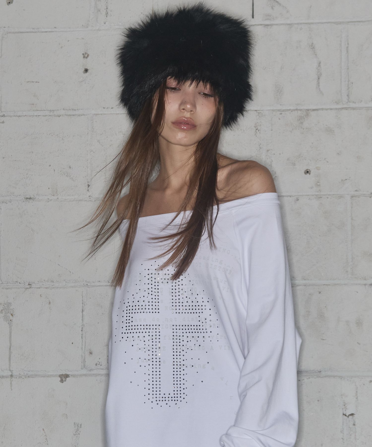 FANCY CLUB 水鑽十字露肩長袖上衣 F25ZB036WH