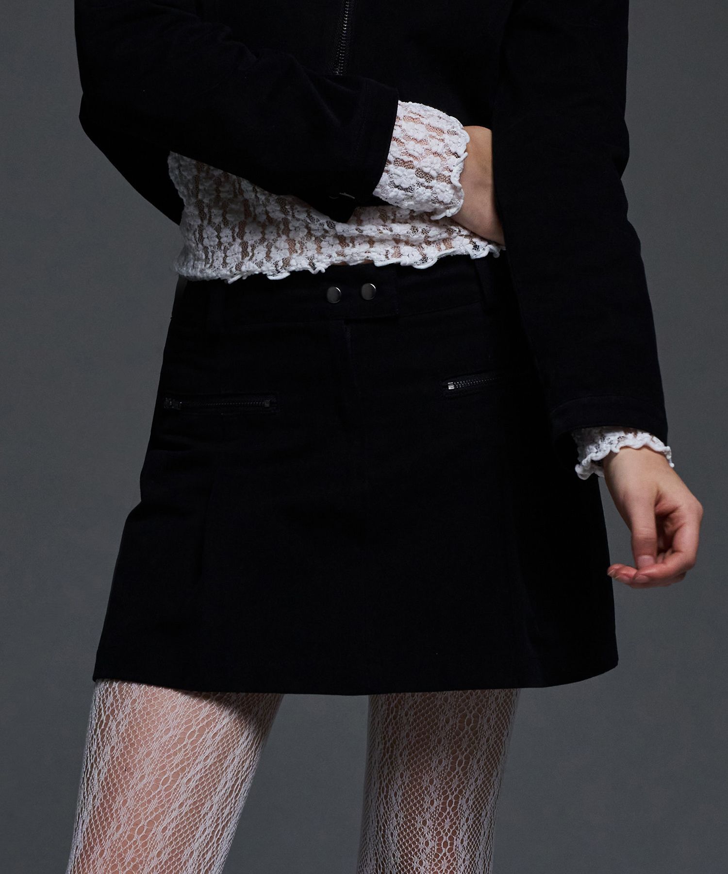 FANCY CLUB 騎士風打褶迷你裙 黑色 F24QD865BK