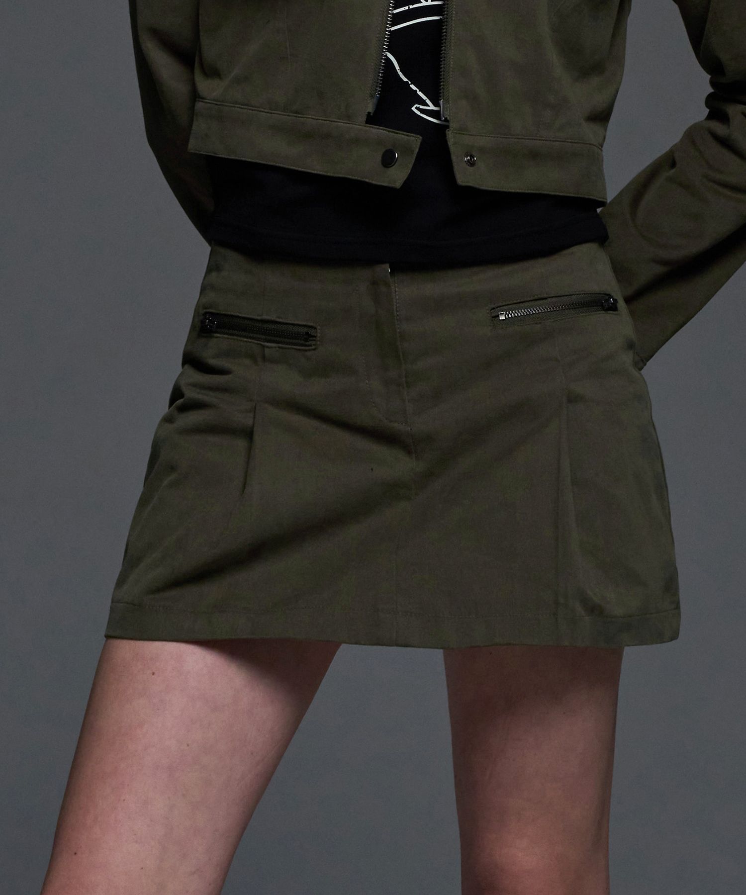 FANCY CLUB 騎士感抓褶迷你裙 卡其 F24QD865KH