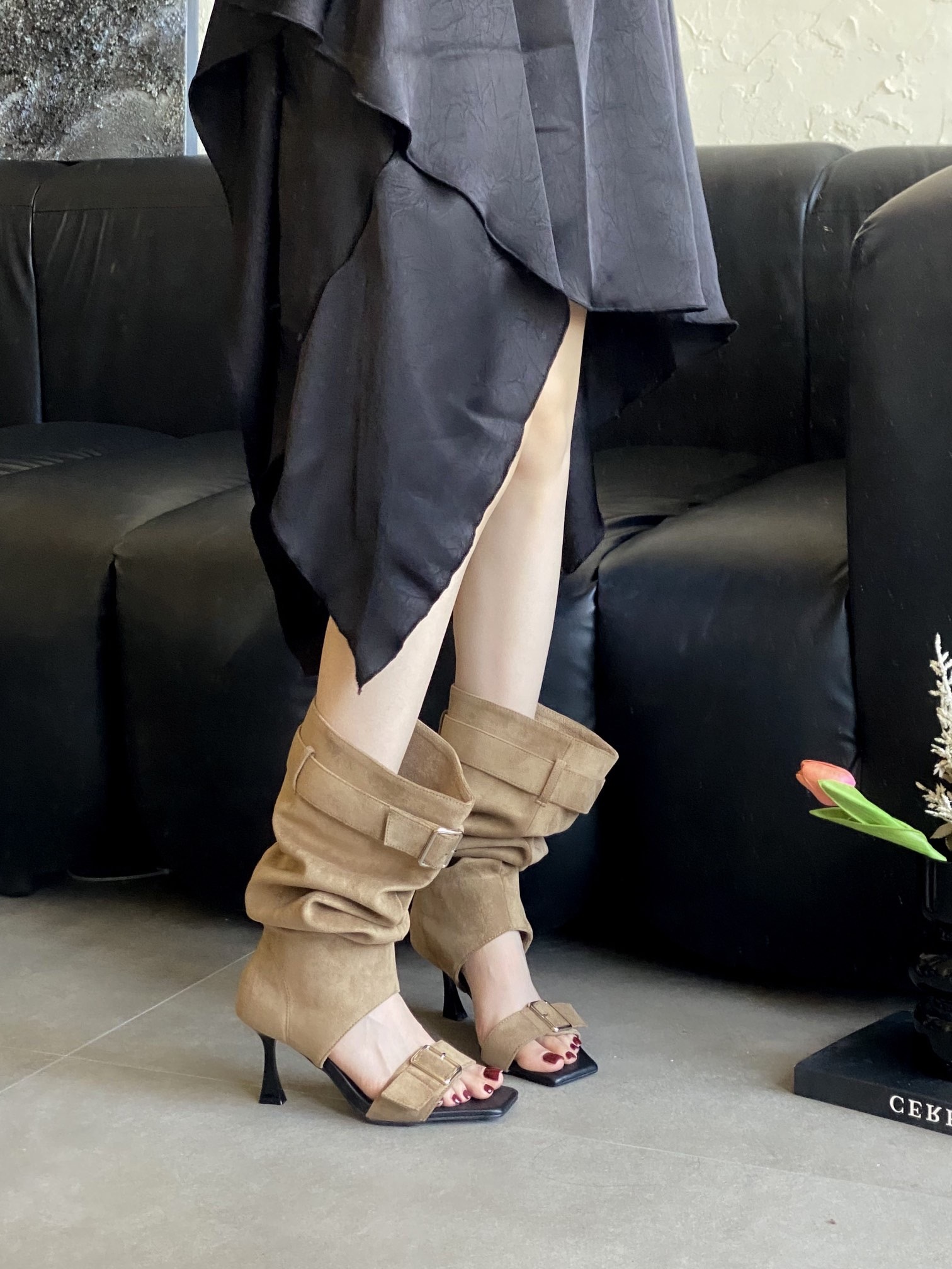 IU23-堆堆麂皮釦環長靴跟鞋