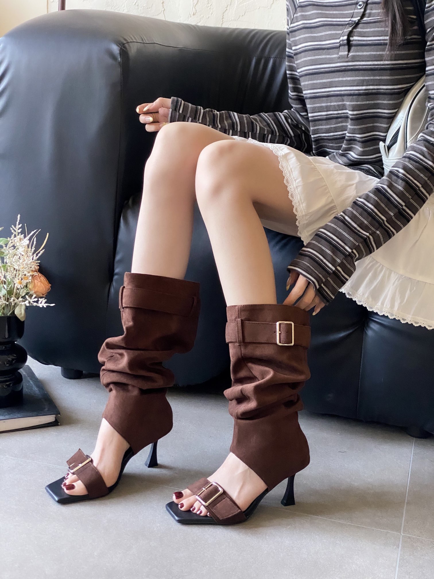 IU23-堆堆麂皮釦環長靴跟鞋