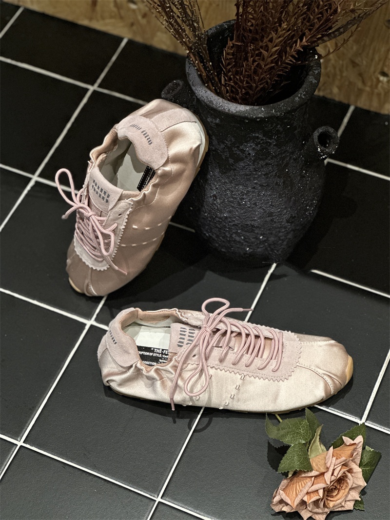 IU27-芭蕾風綁帶波浪邊設計休閒鞋