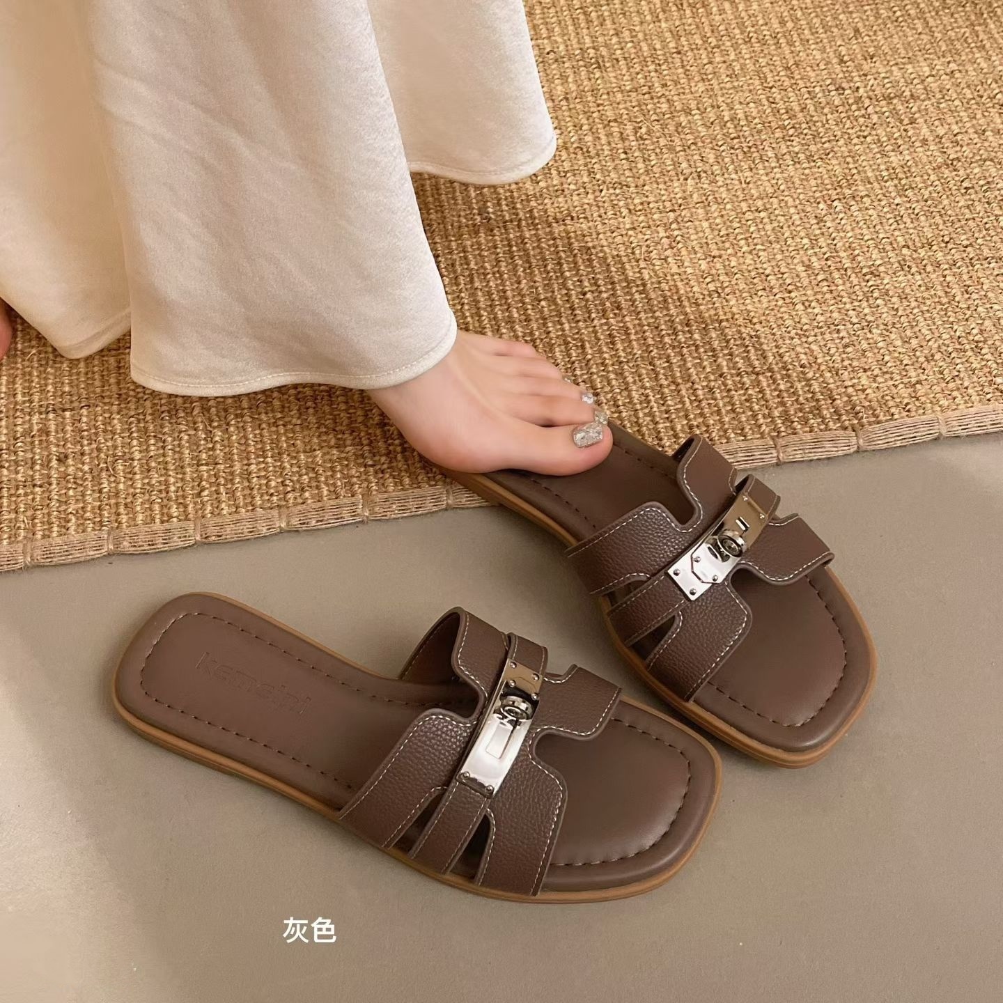 IU19-金屬釦H平底拖