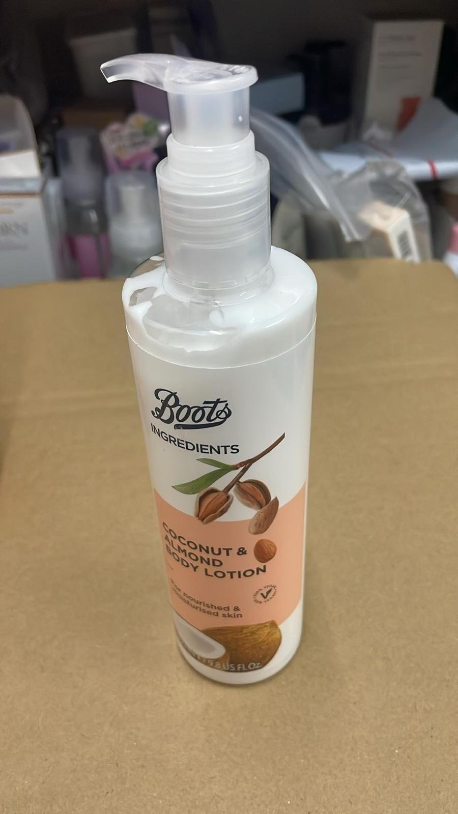 現貨 TH Boots body lotion (coconut &Almond)(B)