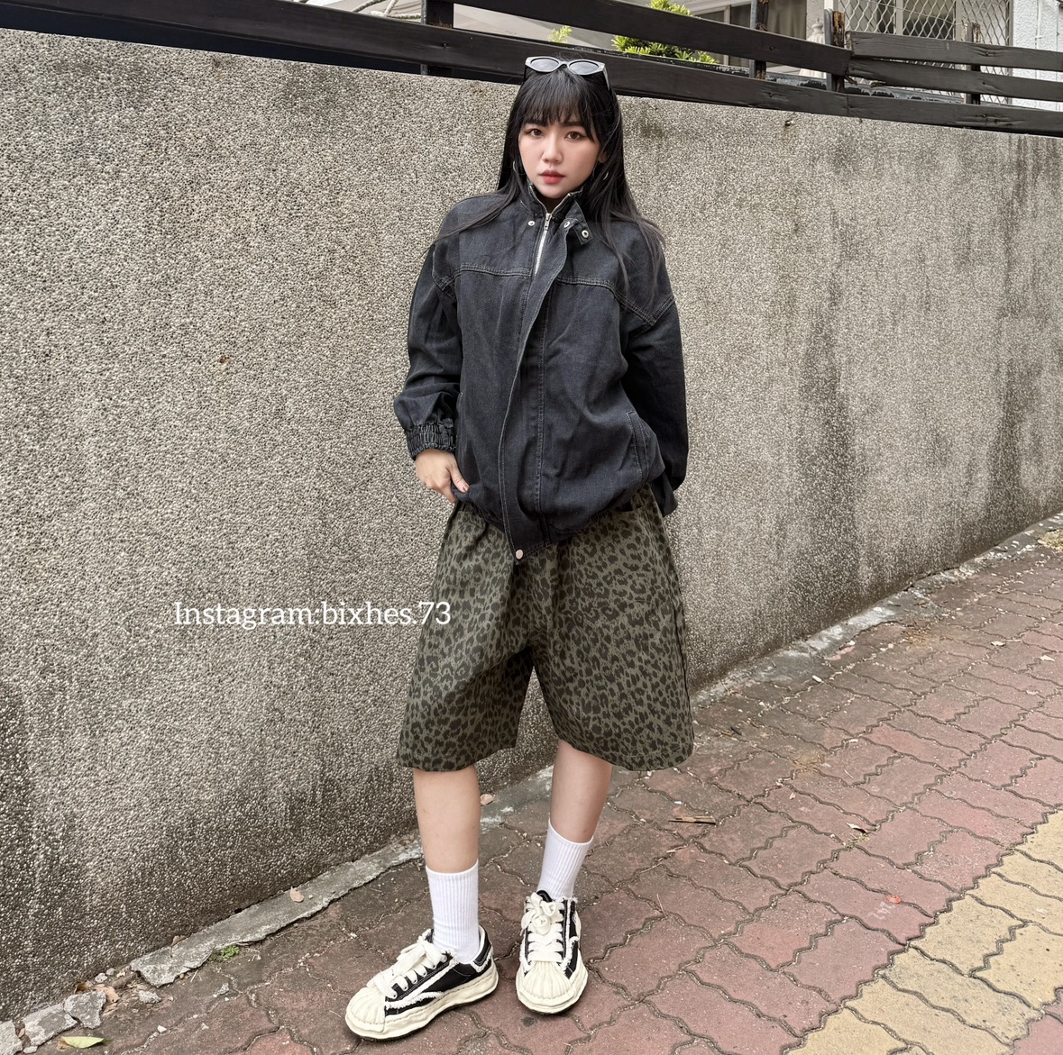 立領黑灰牛仔外套(F00017)