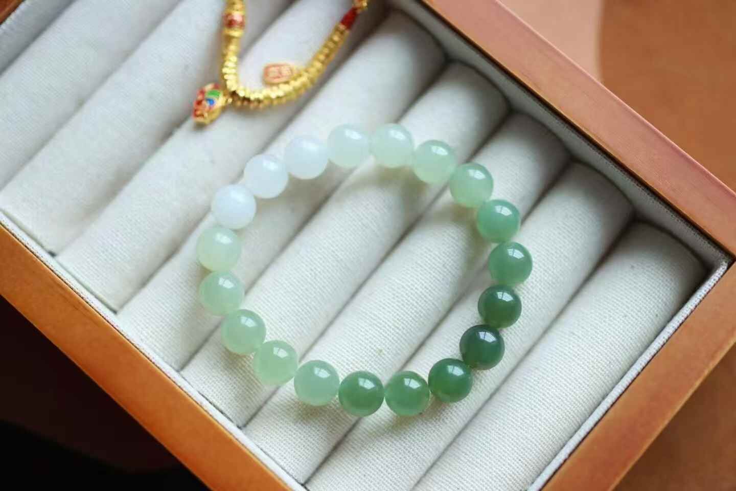 326756 和田玉晴水漸變手串 (10mm直徑)