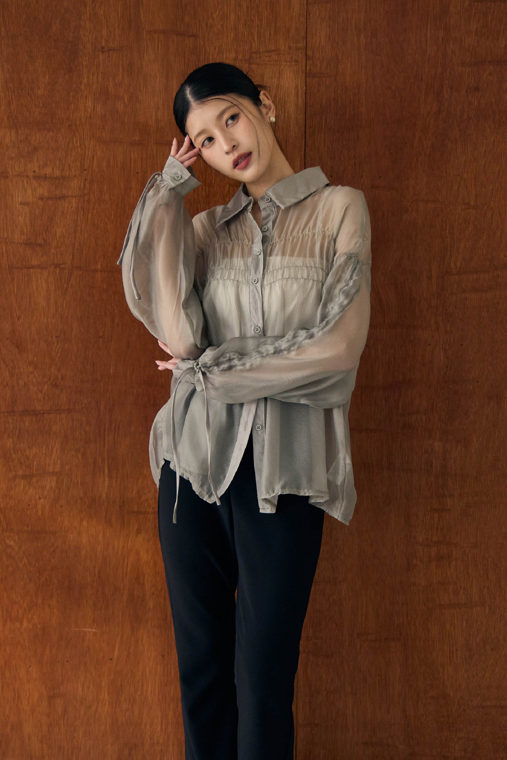 抽褶澎袖透霧感襯衫