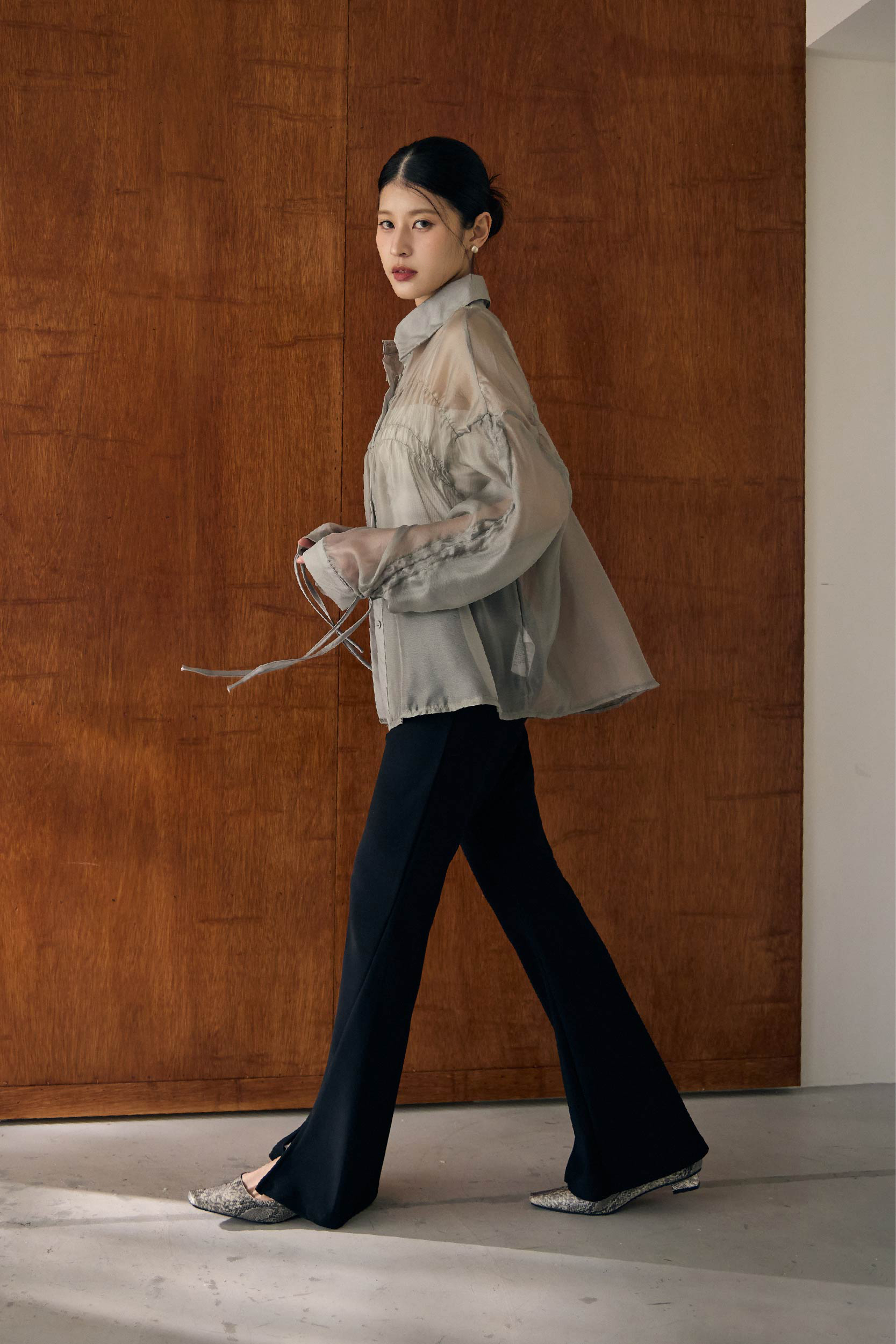 抽褶澎袖透霧感襯衫