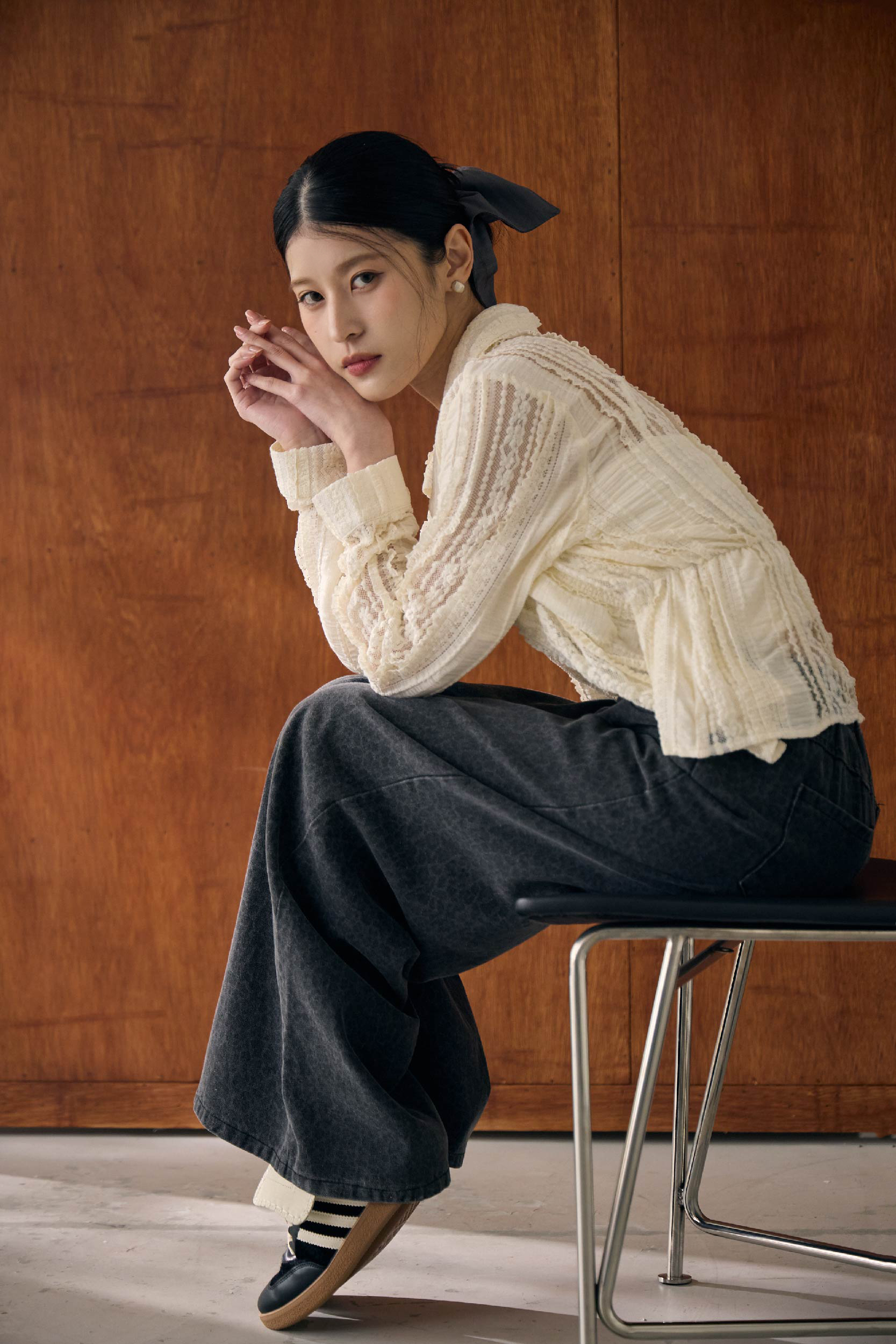 蕾絲緹花壓摺襯衫