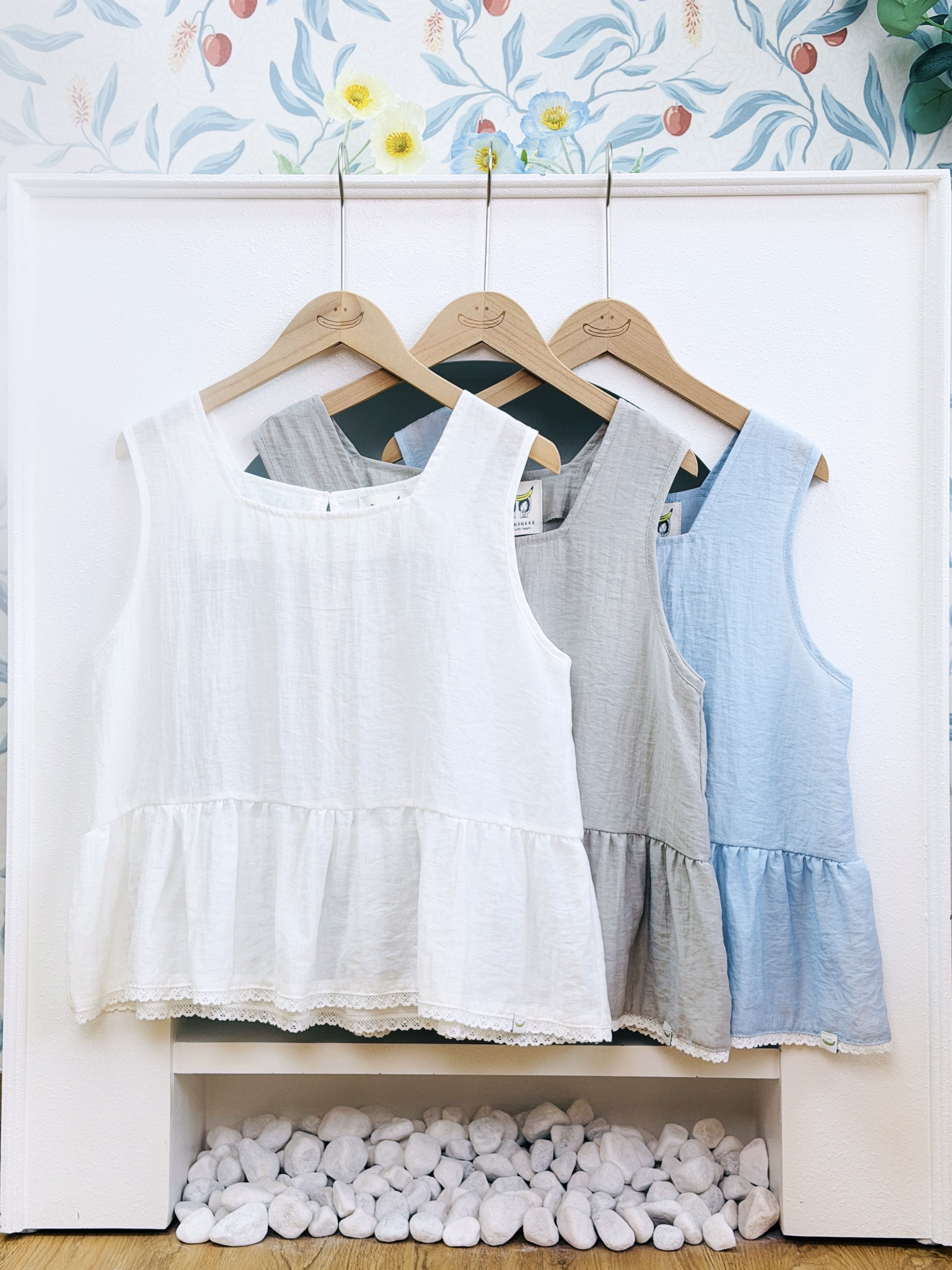 三色 / 方領花朵鈕扣背心 / Floral Button Square Neck Peplum Top