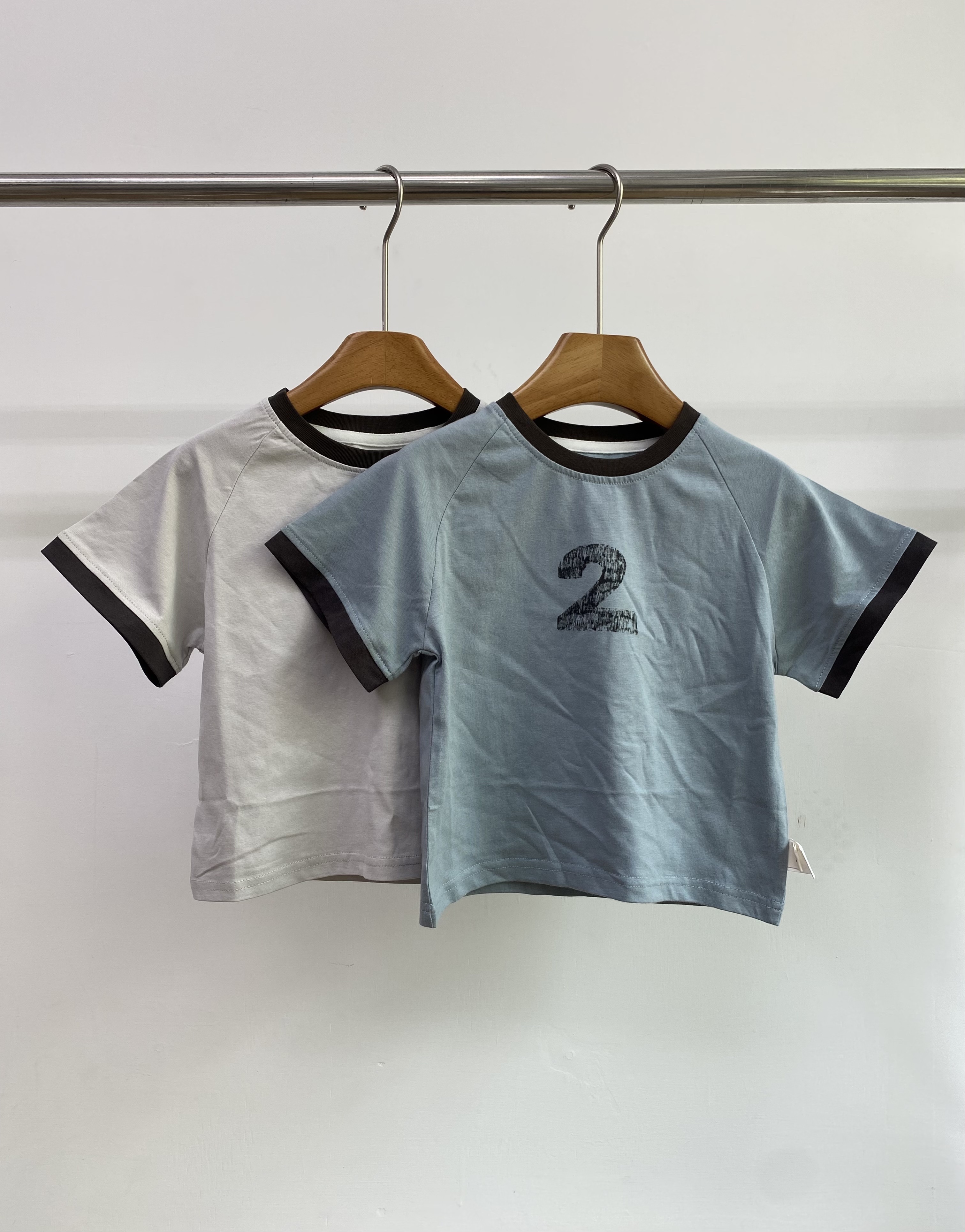 A04843撞色領數字上衣