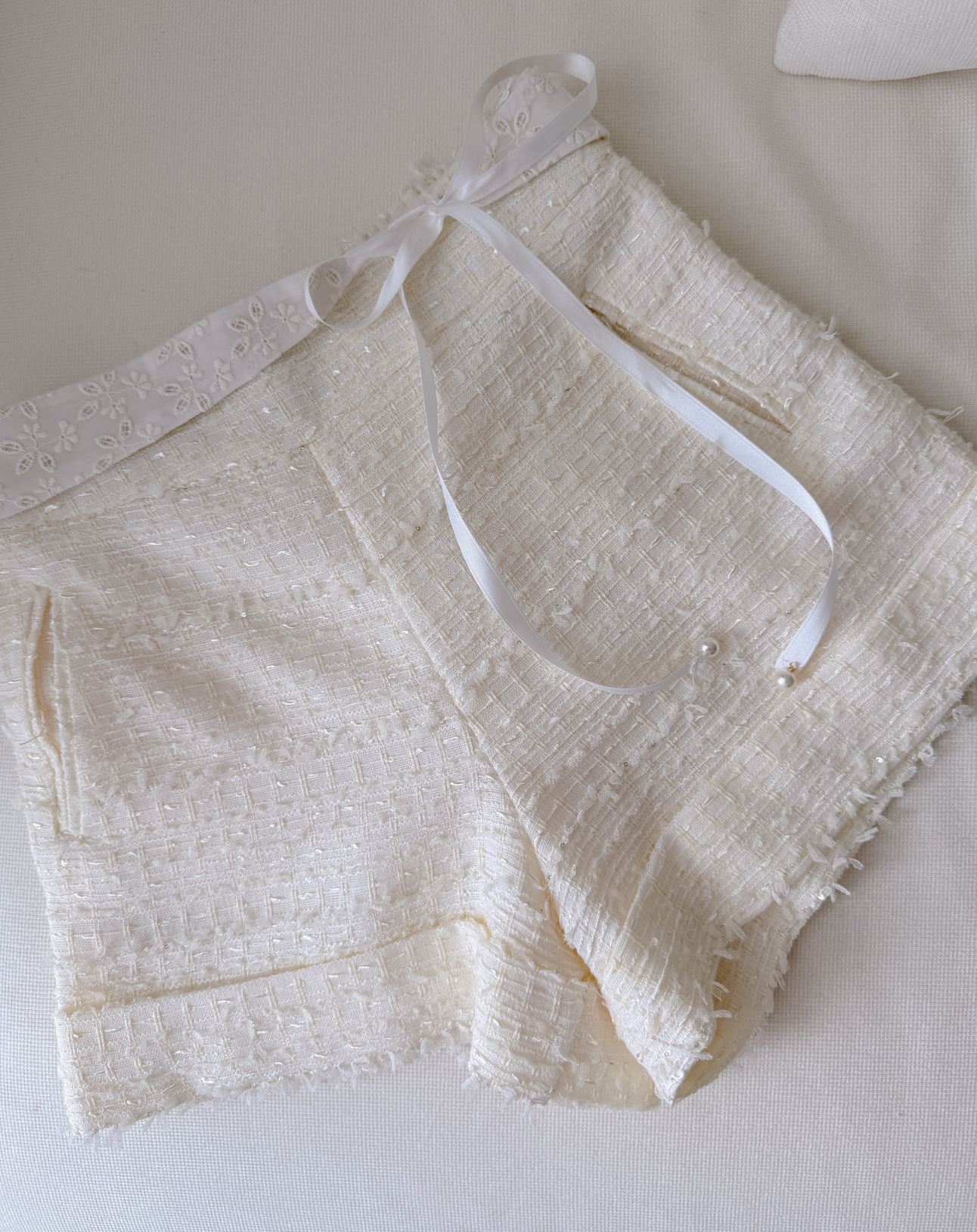 *BJ2 MADE SERIES* THE GARDENIA CHARDONNAY TWEED SHORTS 260413