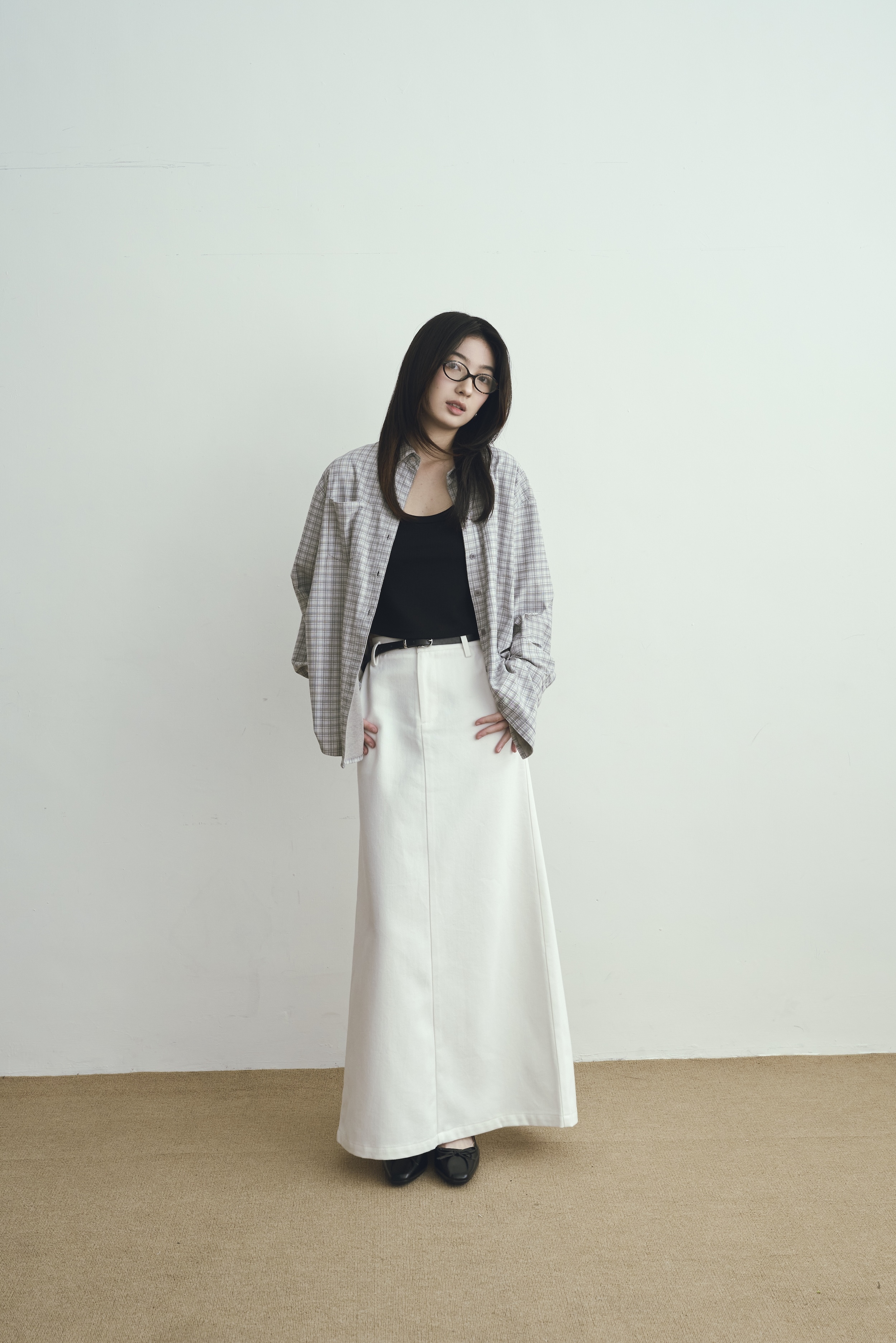 Gmade/零透感天絲牛仔直臀長裙（附皮帶）-白【預購】