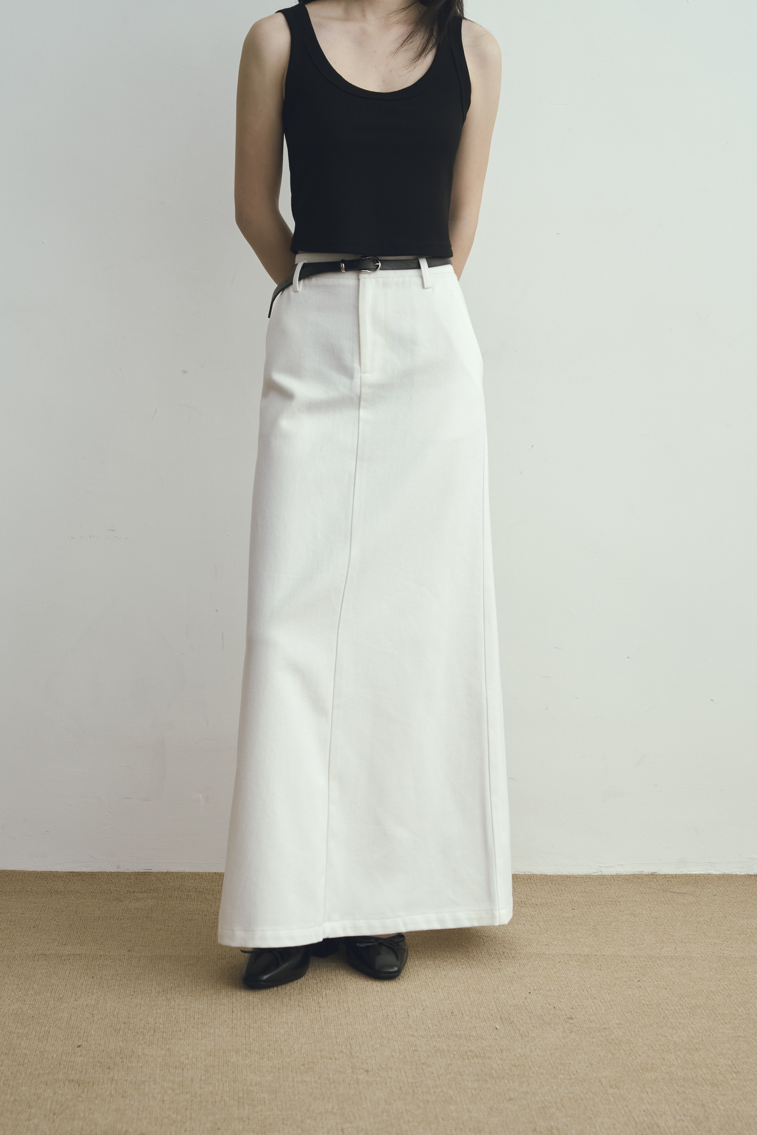 Gmade/零透感天絲牛仔直臀長裙（附皮帶）-白【預購】