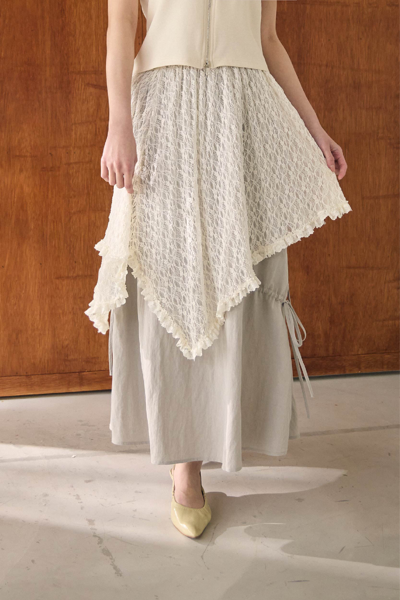 斜擺滾邊蕾絲彈性罩裙