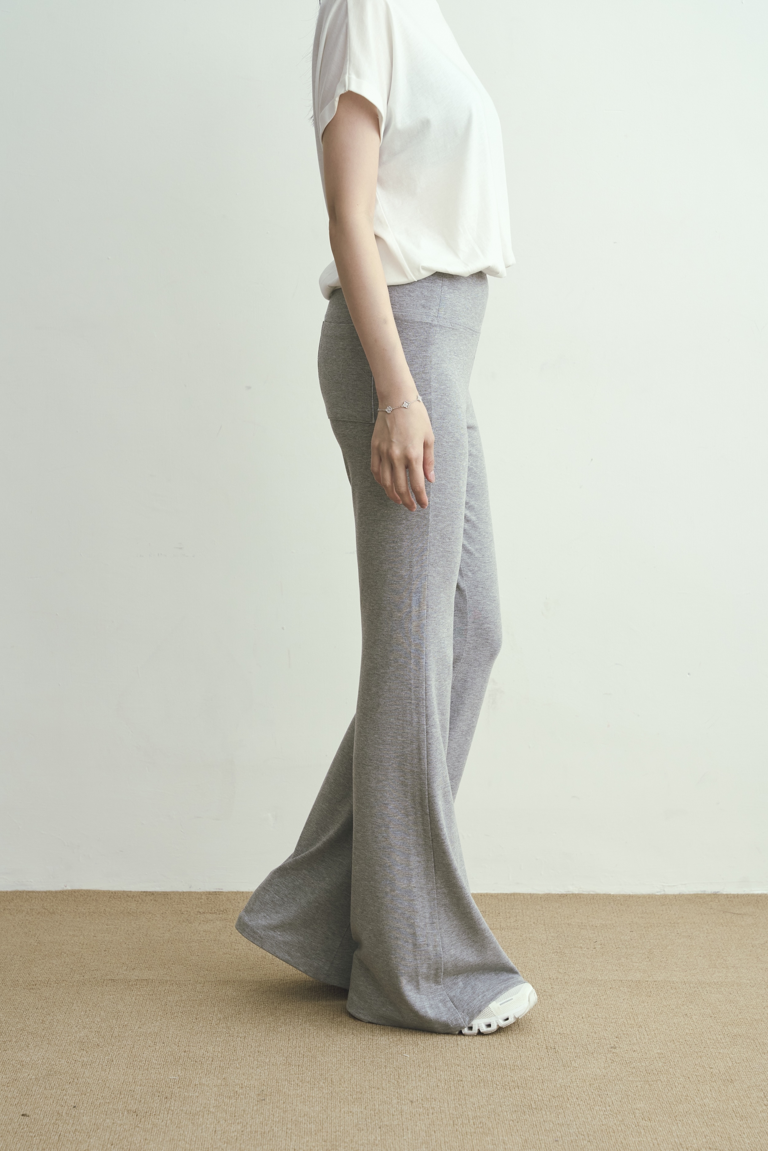 Gmade/夏日版 垂墜感賴床喇叭褲-灰【預購】