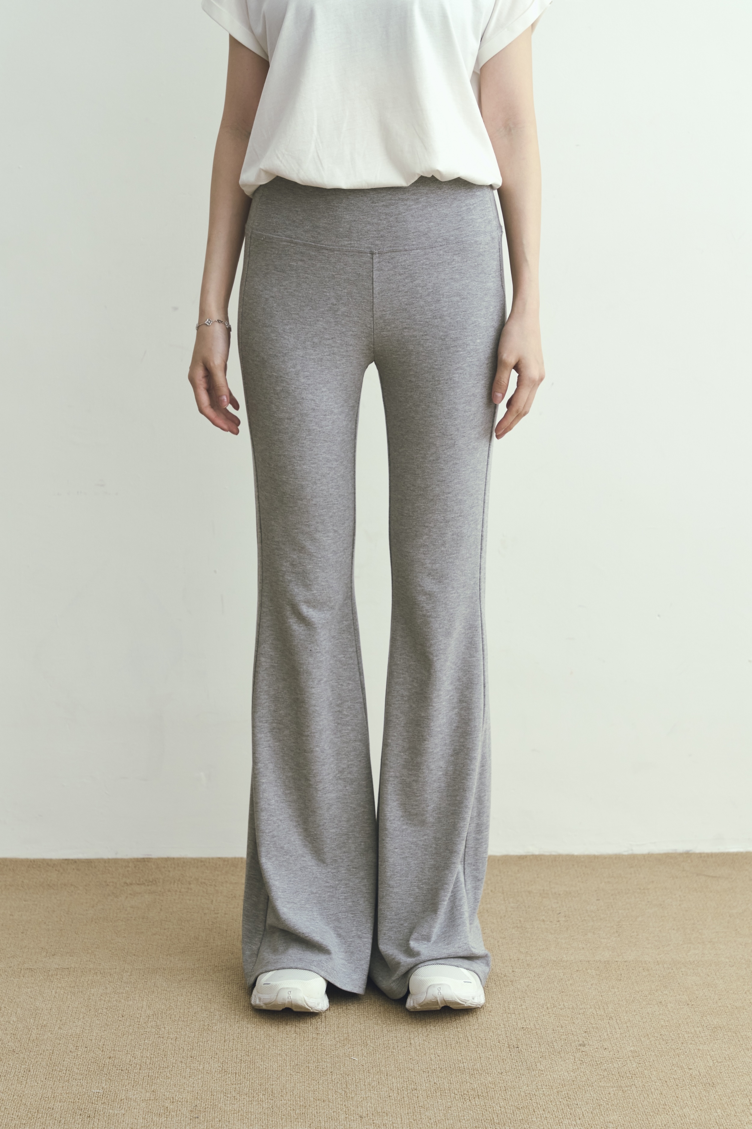 Gmade/夏日版 垂墜感賴床喇叭褲-灰【預購】